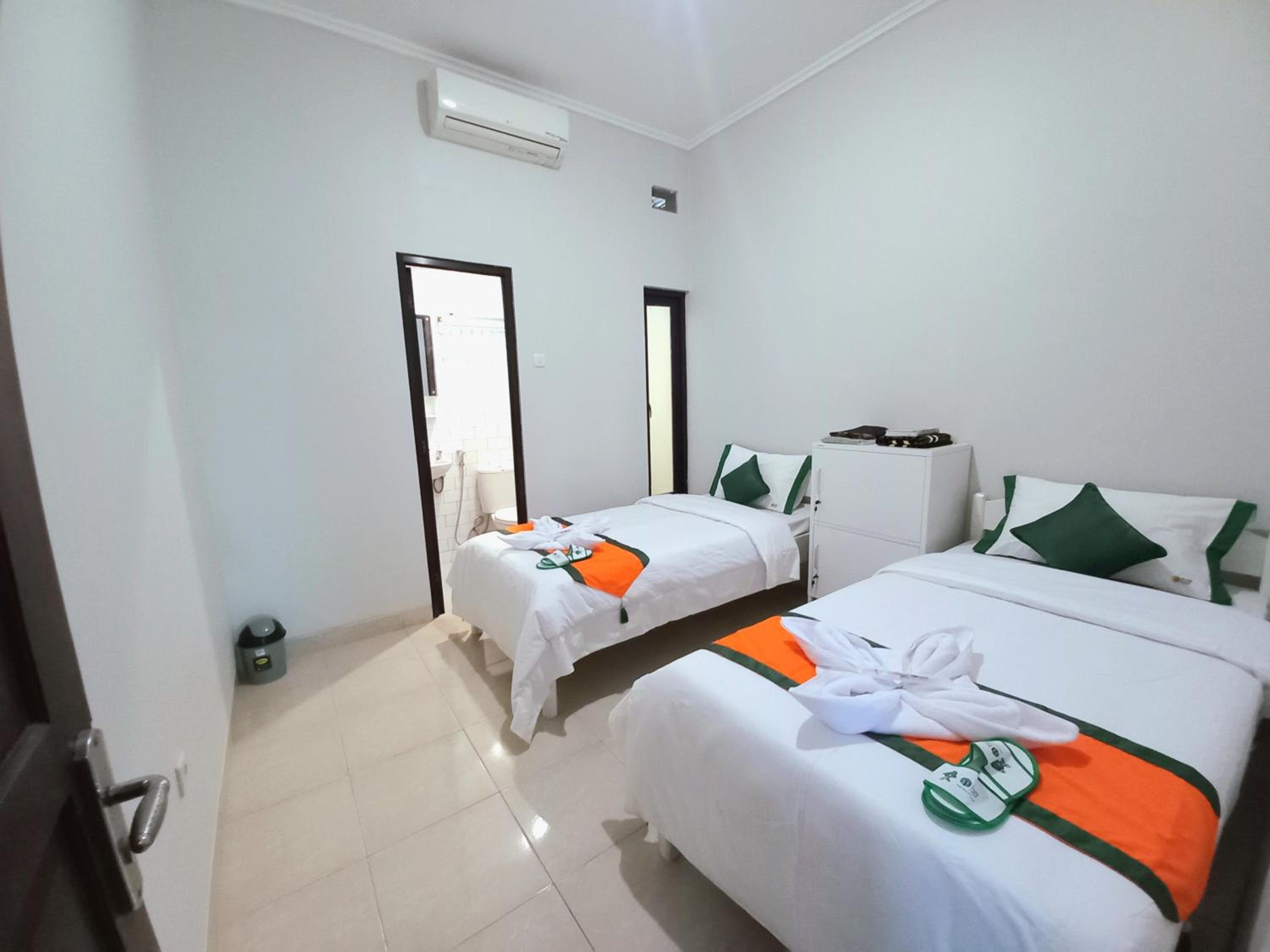 Homestay Syariah Jakal By Simply Homy view 3