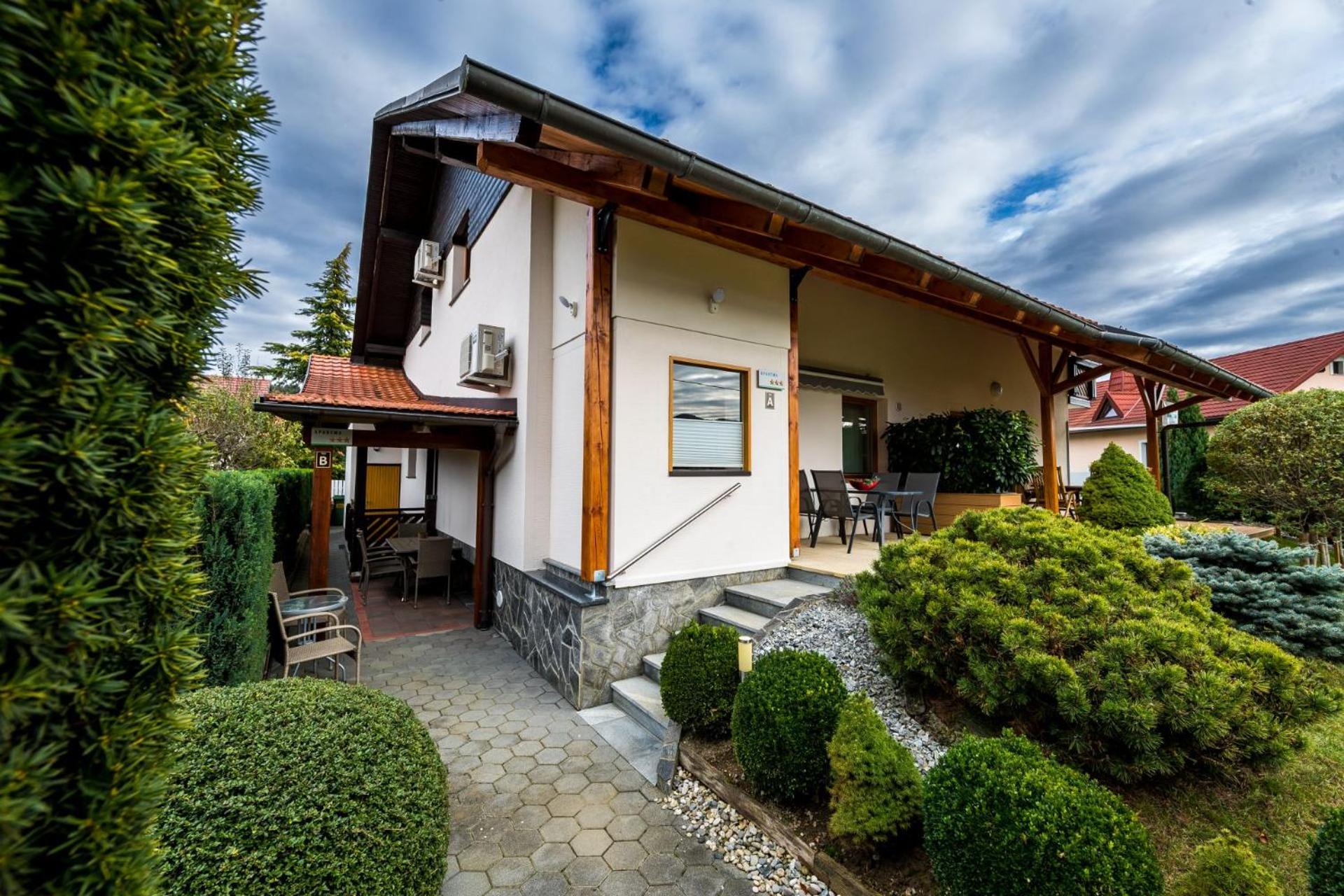 Zimzeleni Apartments view 3