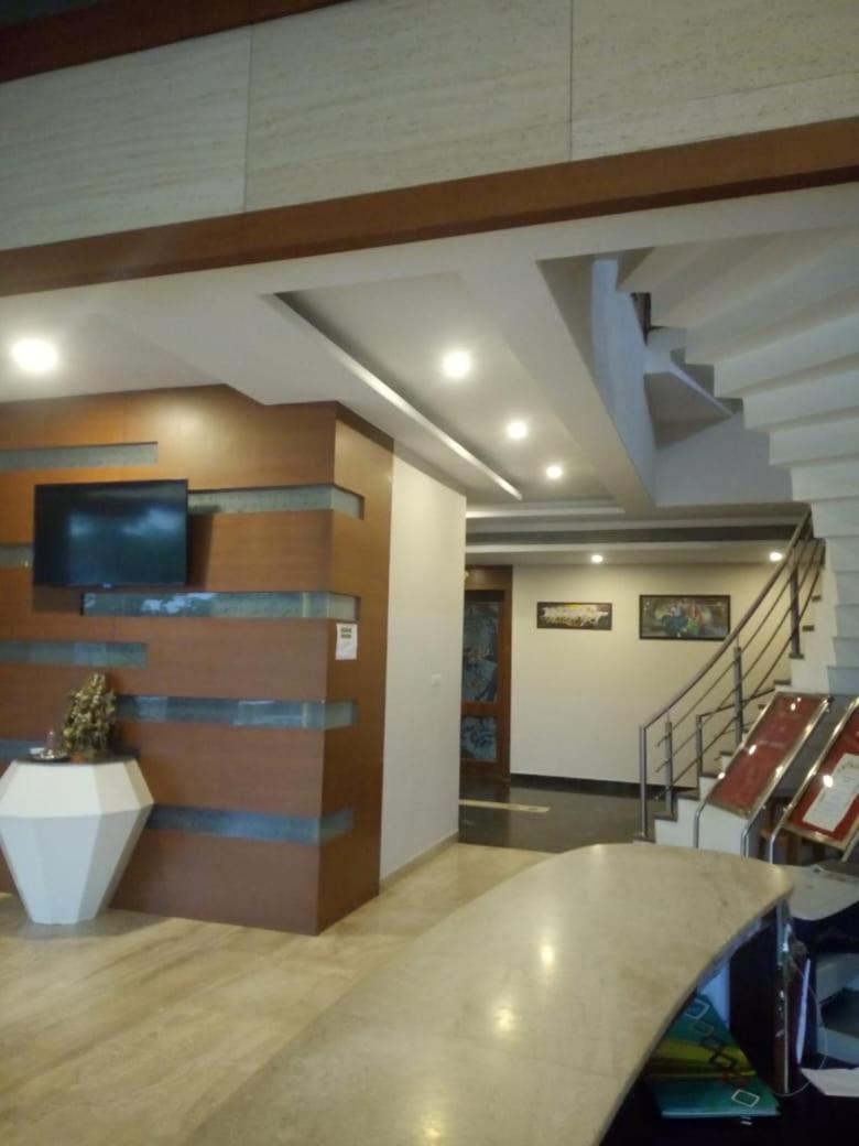 Lobby & Reception
