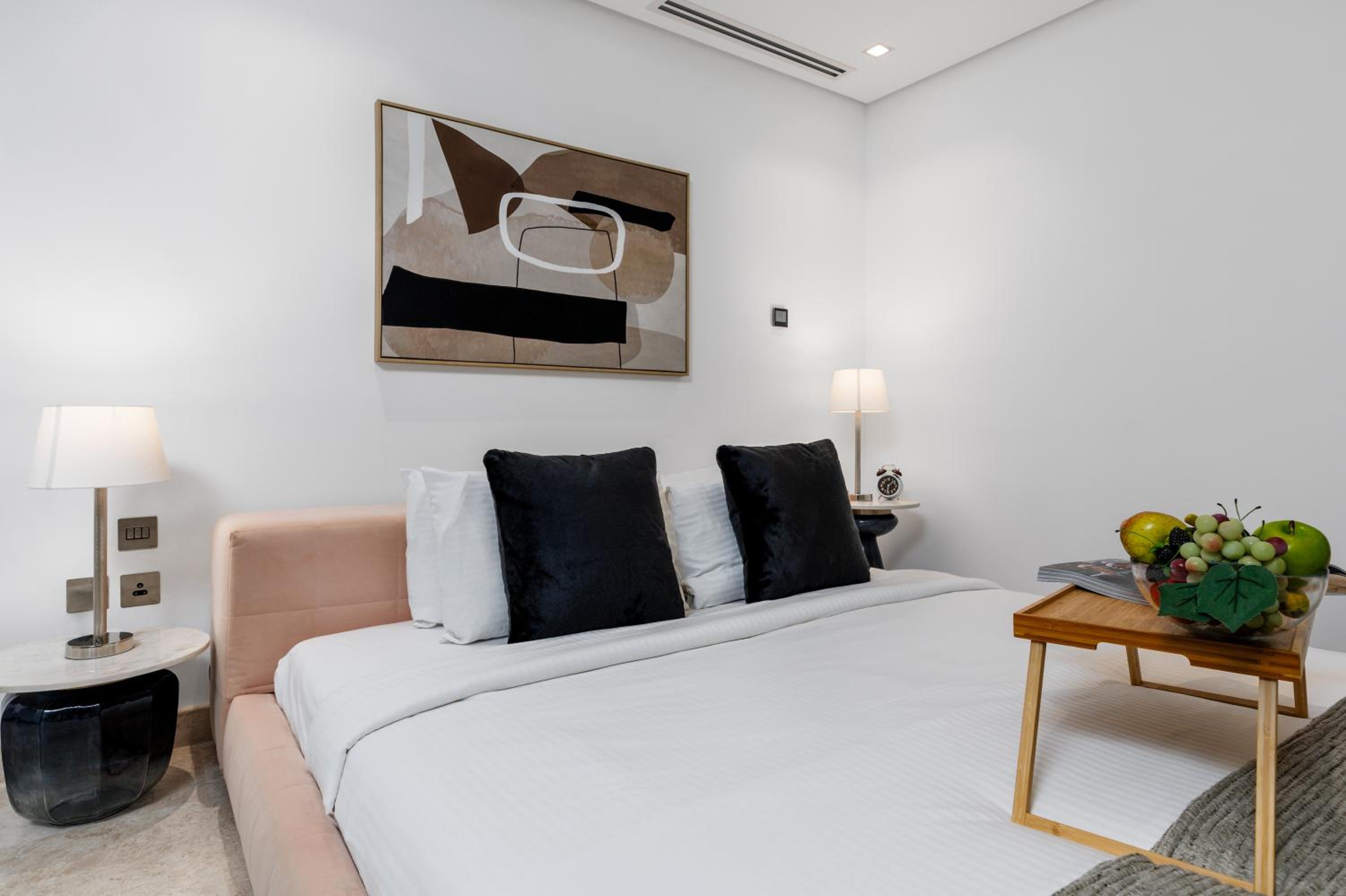 Maison Privee - Exquisite Duplex with Private Patio & Loft Living