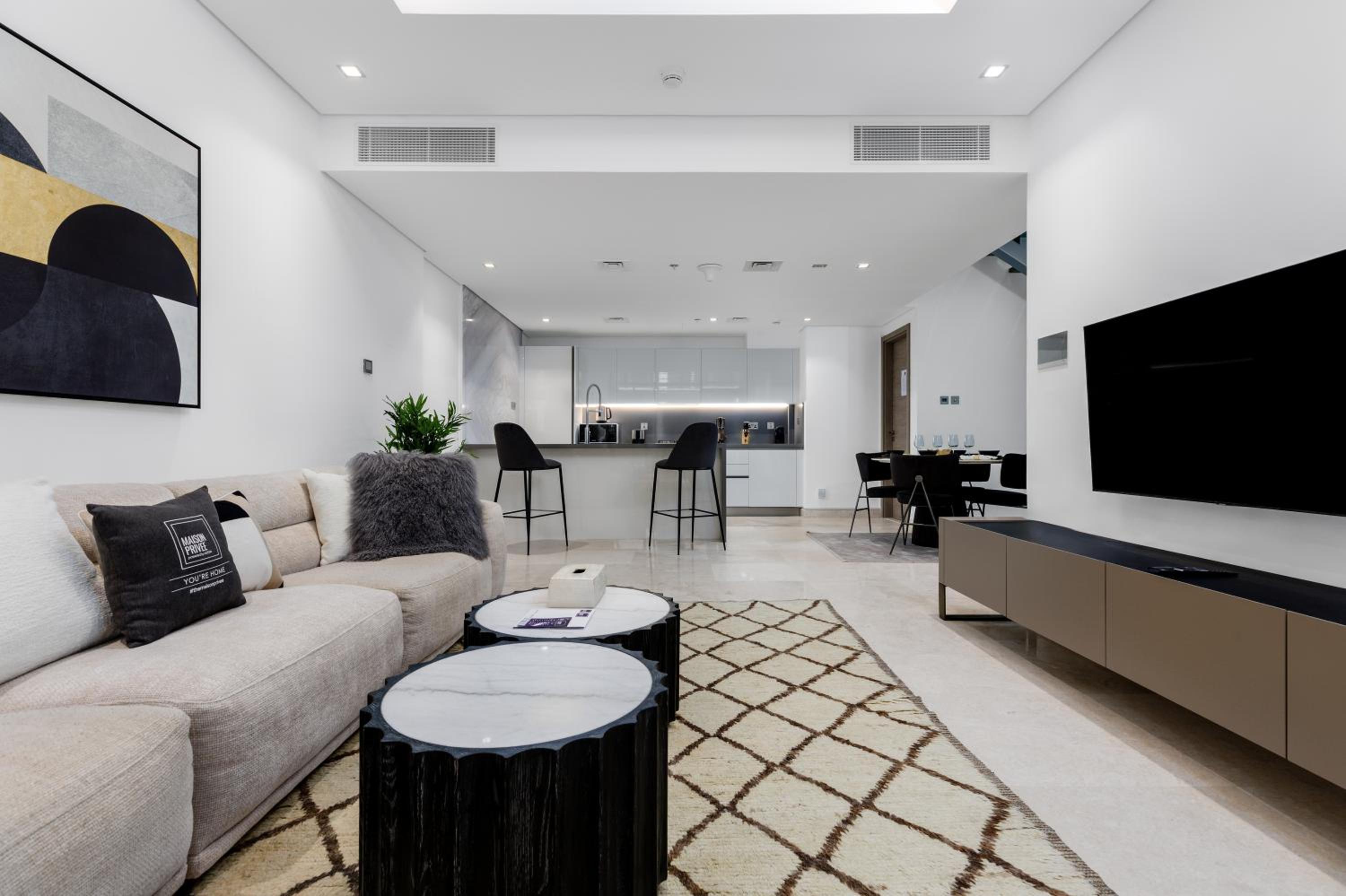 Maison Privee - Exquisite Duplex with Private Patio & Loft Living