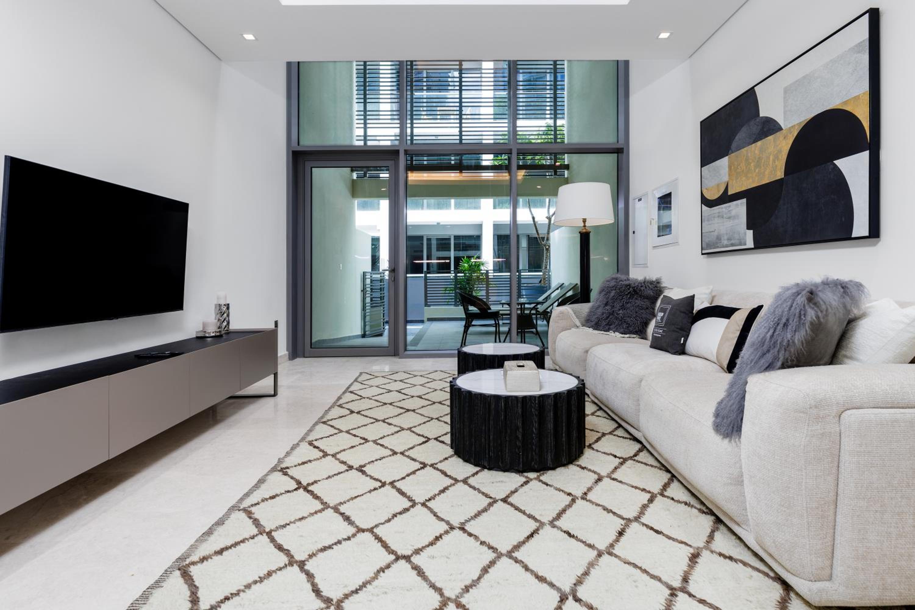 Maison Privee - Exquisite Duplex with Private Patio & Loft Living
