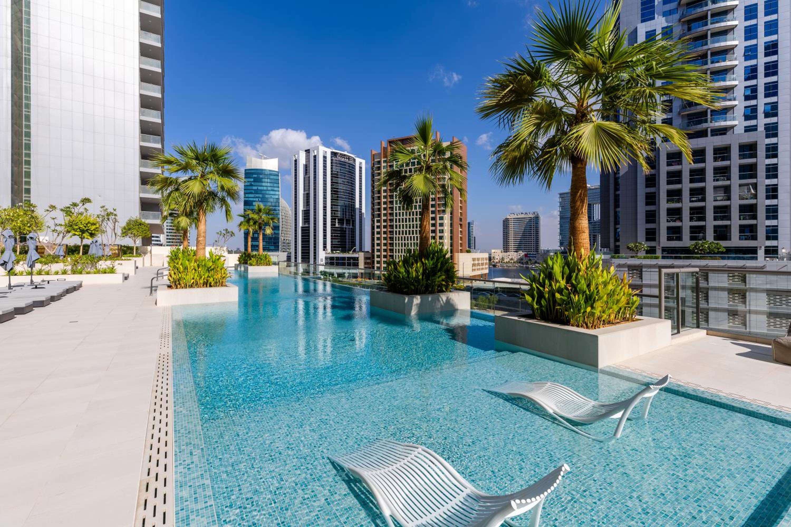 Maison Privee - Exquisite Duplex with Private Patio & Loft Living