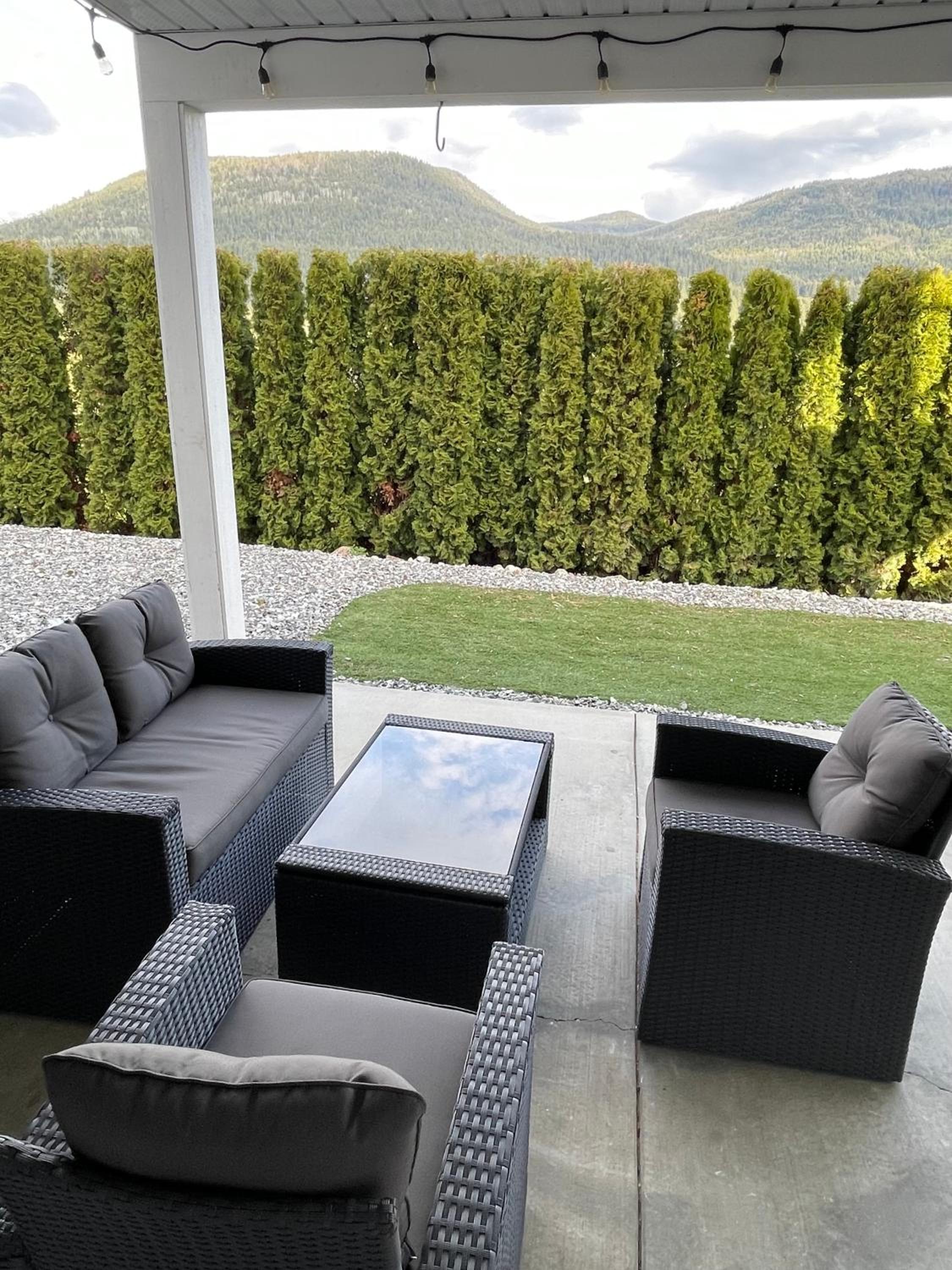 Relaxing 3 bedroom suite, near Silver Star Resort
