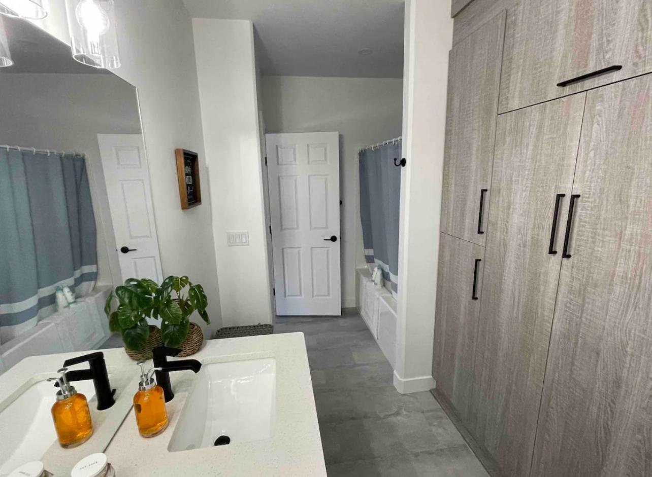 Relaxing 3 bedroom suite, near Silver Star Resort