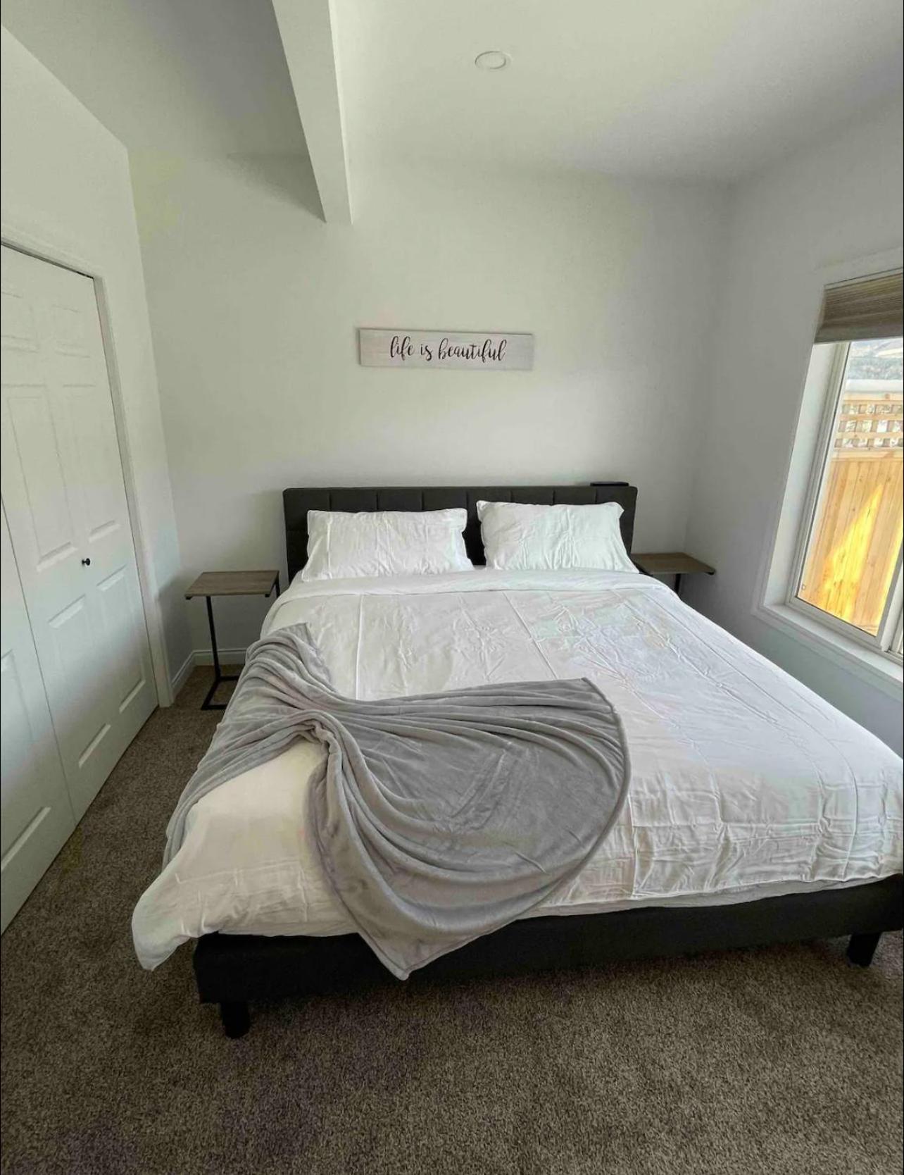 Relaxing 3 bedroom suite, near Silver Star Resort