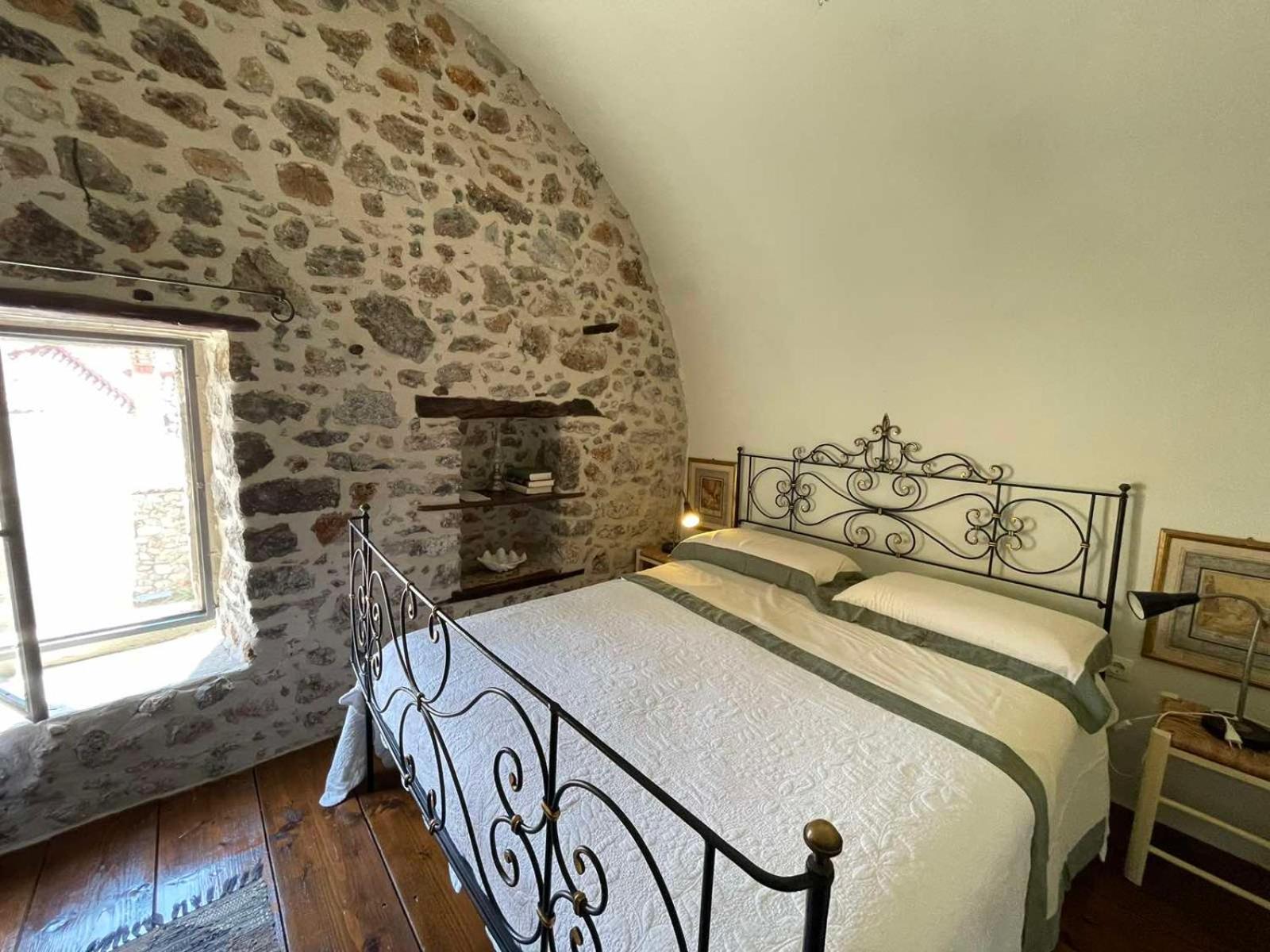 Vincenzo’s room in a tower/ Green