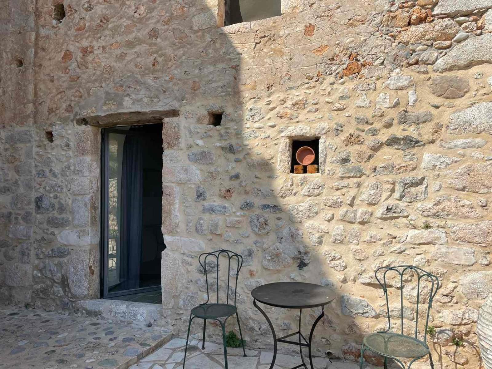 Vincenzo’s room in a tower/ Green
