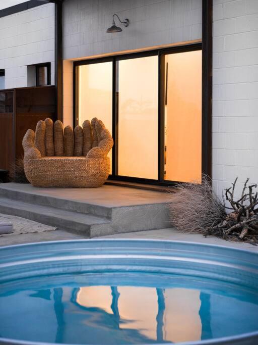 Neutra Home Joshua Tree Luxury Retreat Pool and Spa