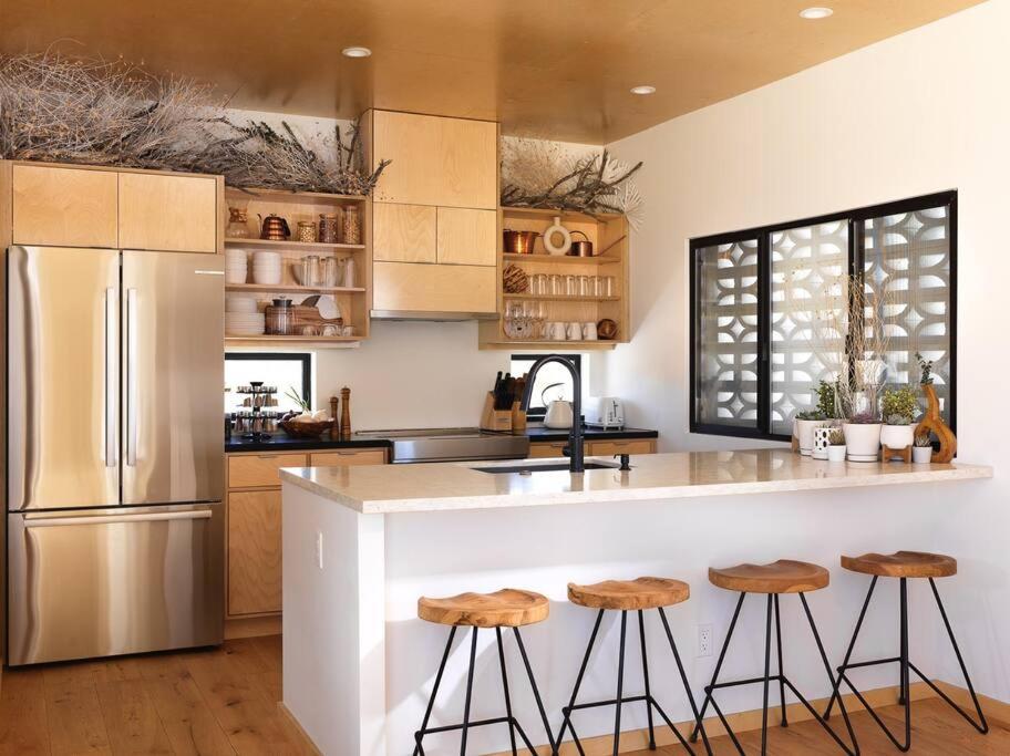 Neutra Home Joshua Tree Luxury Retreat Pool and Spa