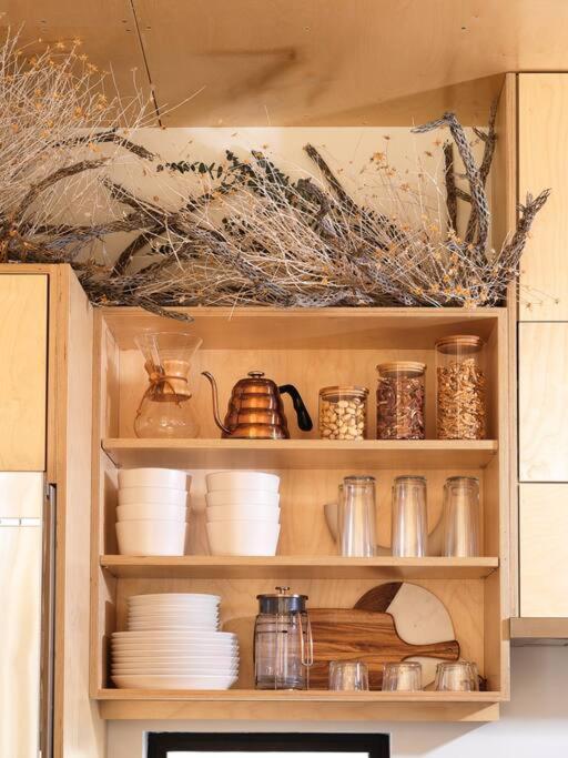 Neutra Home Joshua Tree Luxury Retreat Pool and Spa