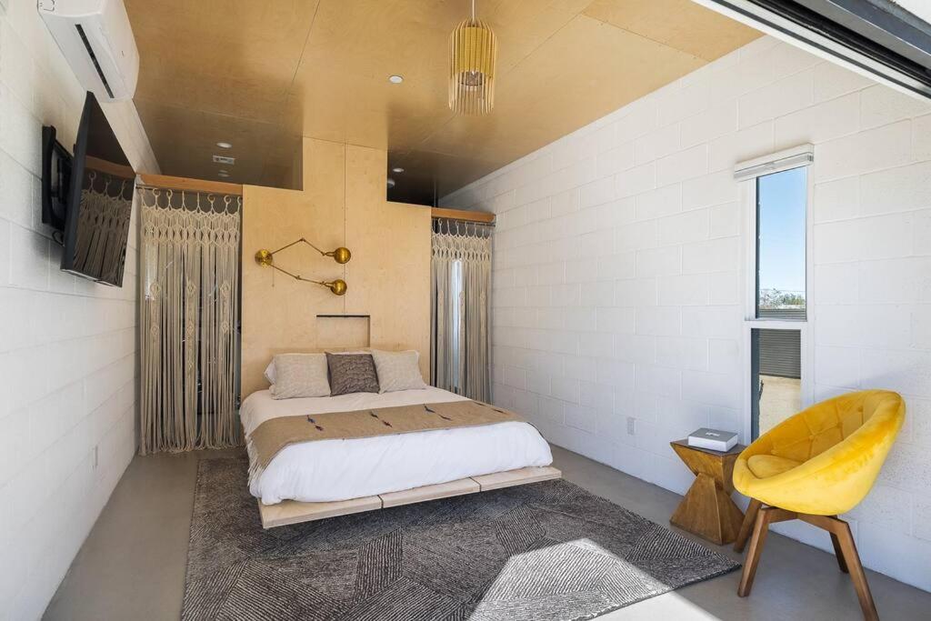 Neutra Home Joshua Tree Luxury Retreat Pool and Spa