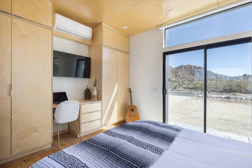 Neutra Home Joshua Tree Luxury Retreat Pool and Spa