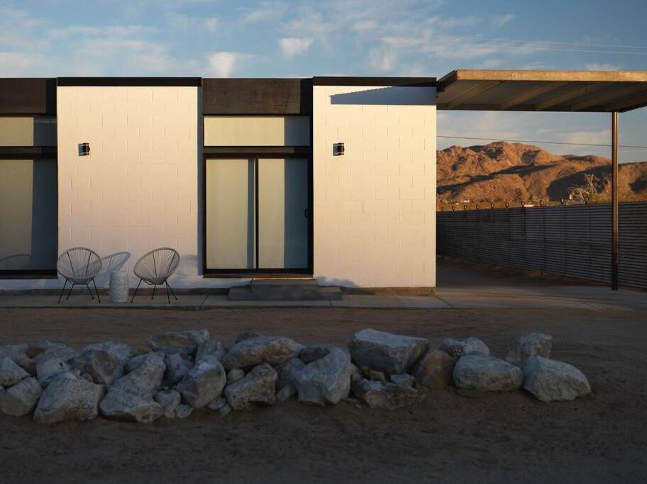 Neutra Home Joshua Tree Luxury Retreat Pool and Spa
