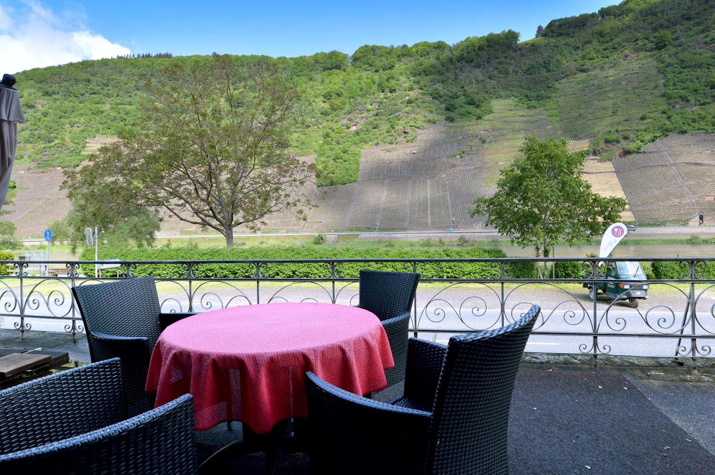 Ferienwohnungen by Weingut Hommes in Ernst Mosel