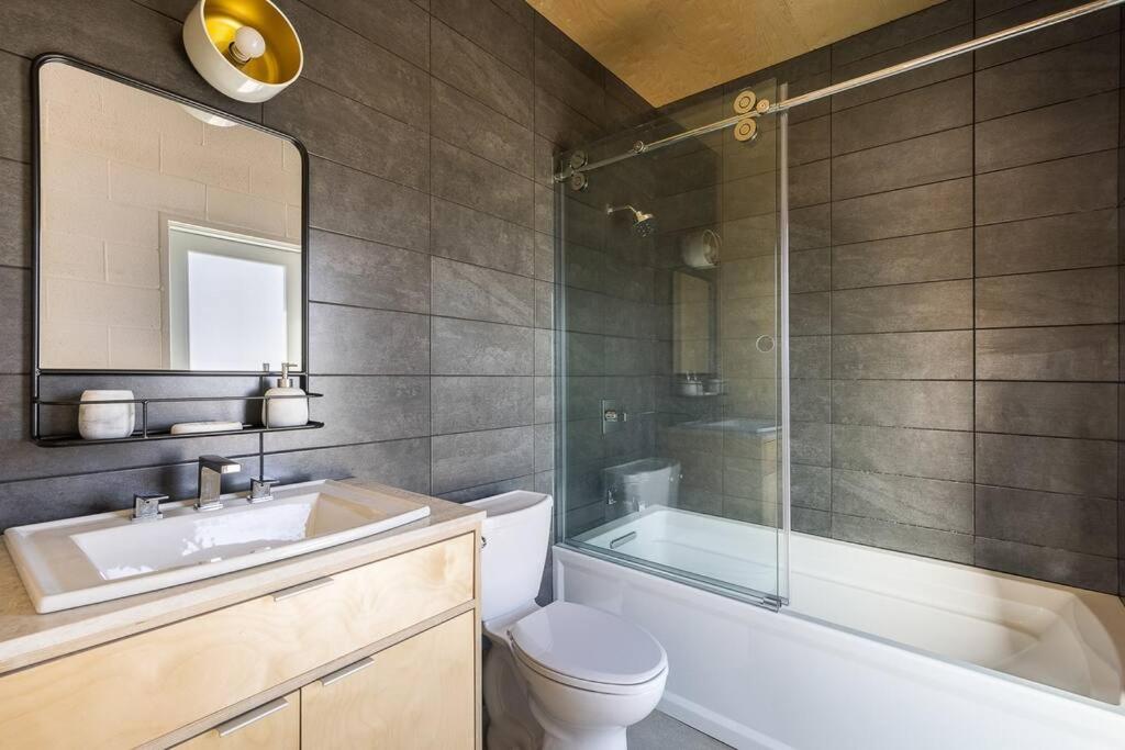 Neutra Home Joshua Tree Luxury Retreat Pool and Spa