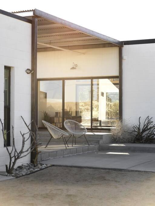 Neutra Home Joshua Tree Luxury Retreat Pool and Spa