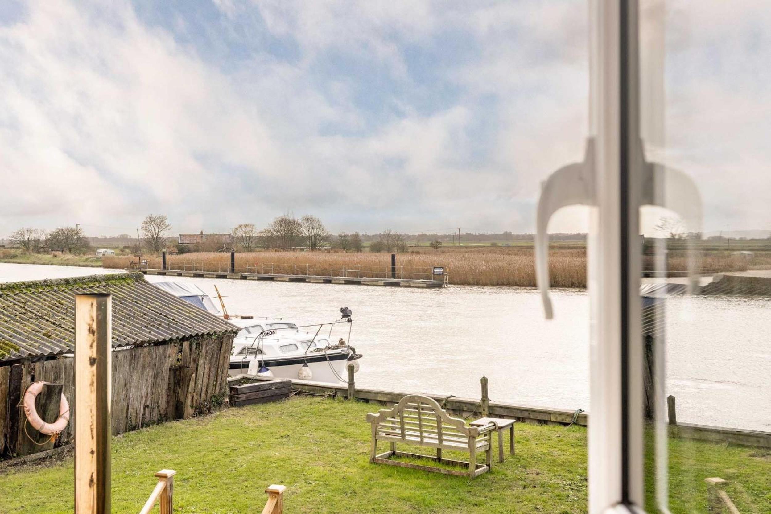 Host & Stay - Riverside Cottage view 5