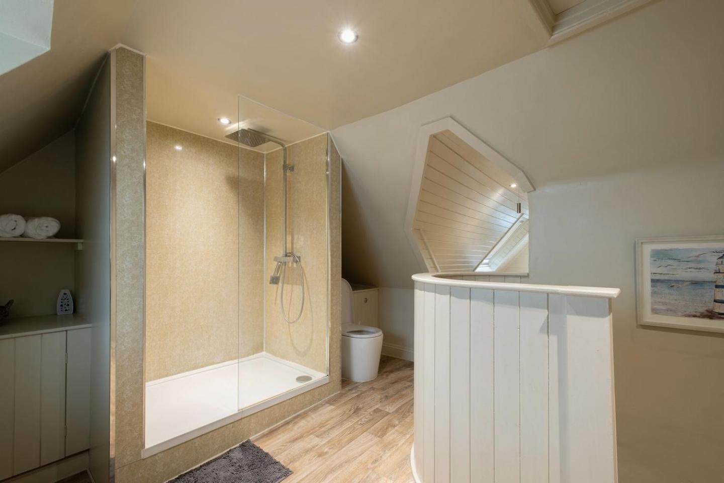 Charming 2 bedroom property view 3