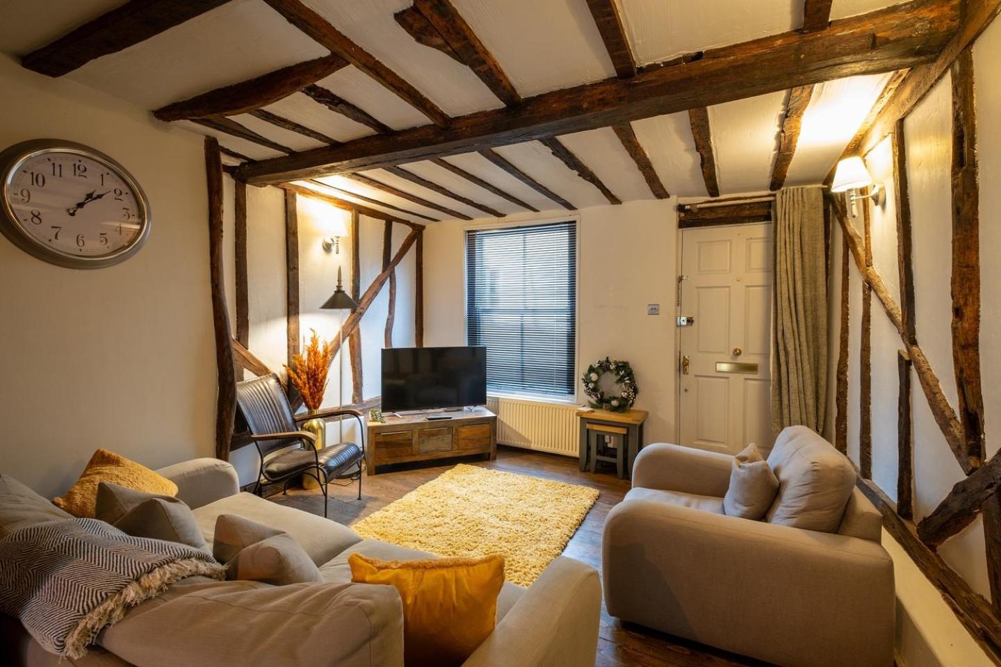 Charming 2 bedroom property view 5