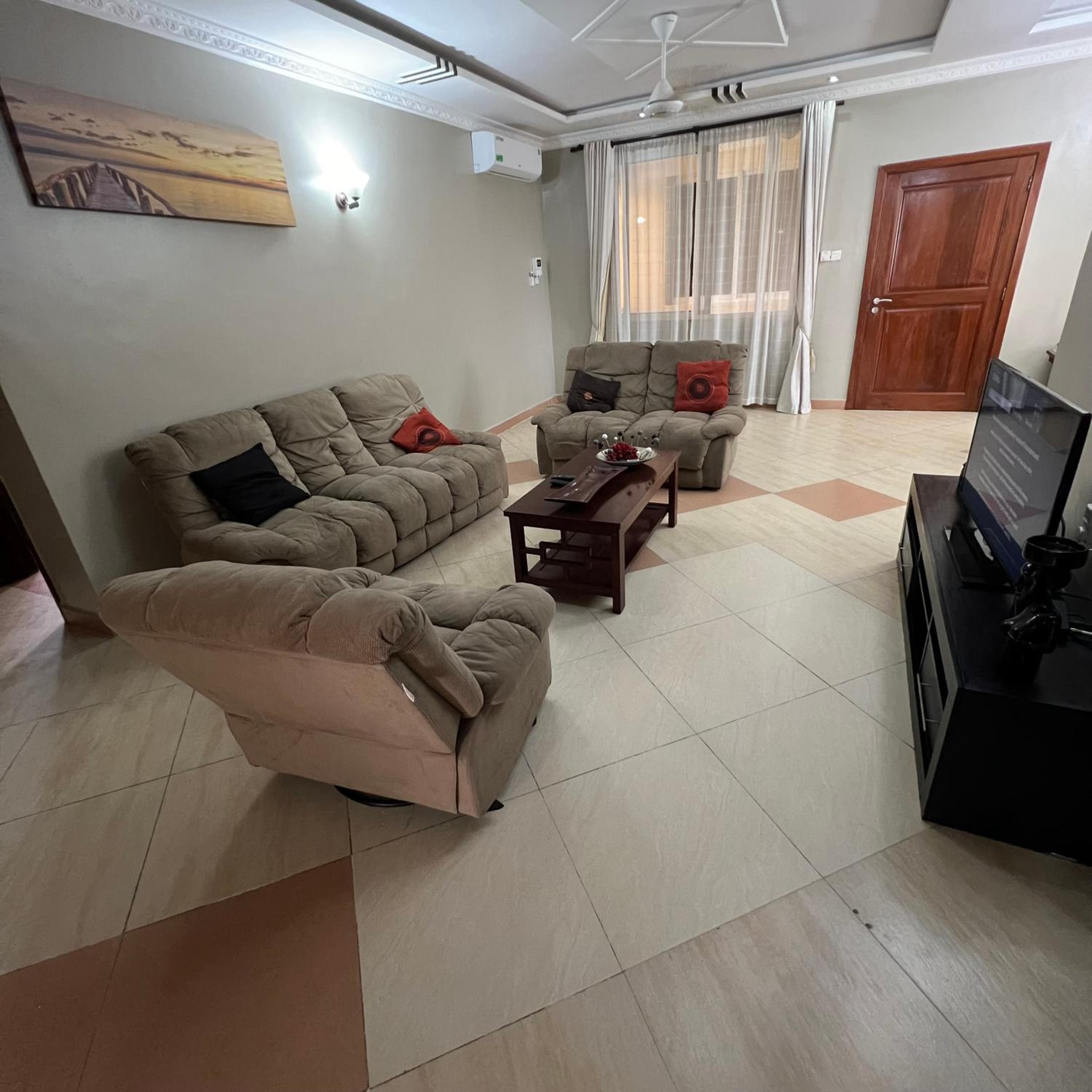 Spacious 3BR Family-Friendly Retreat With Pool & Gym Near Beach view 4