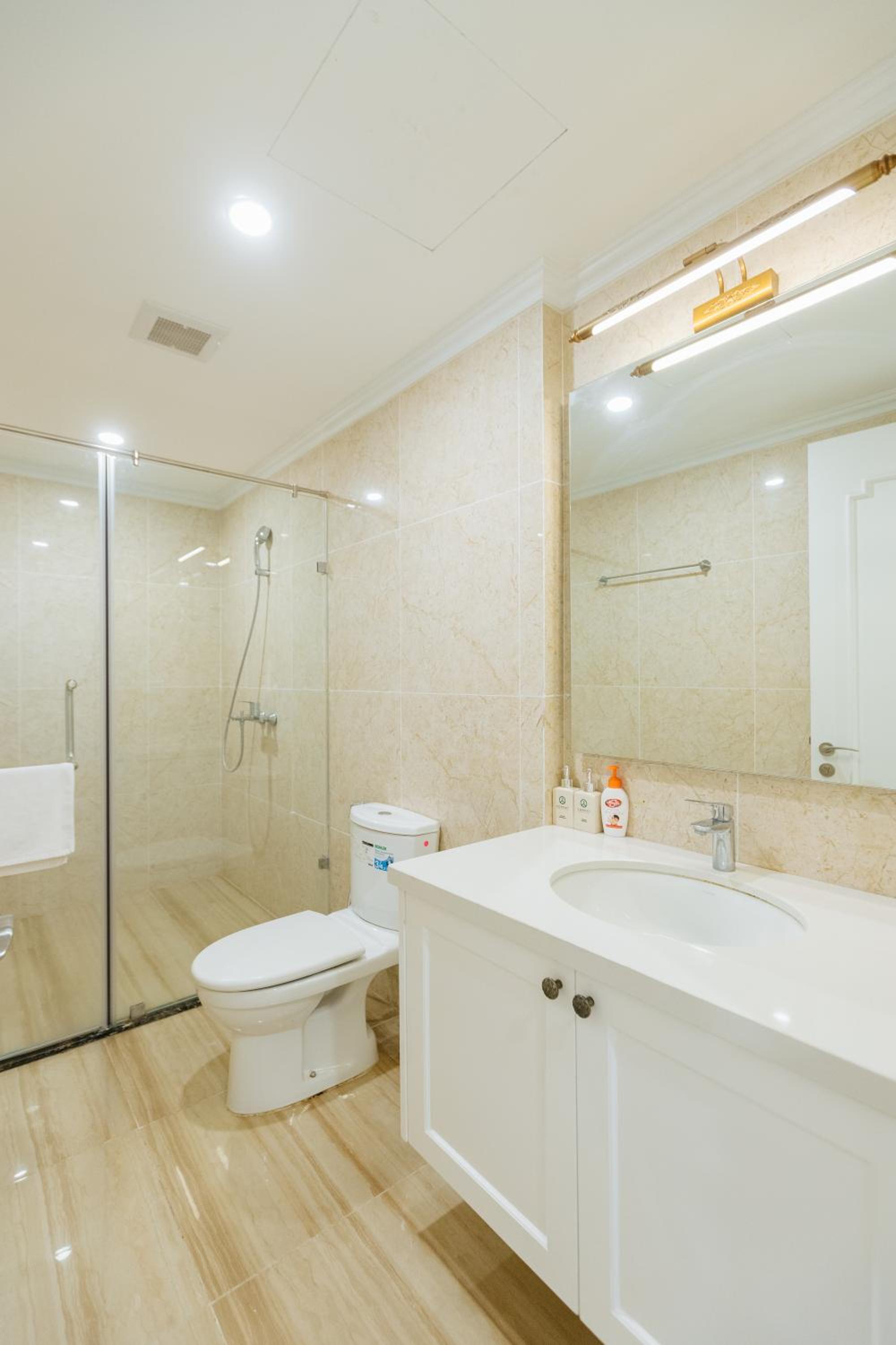 D'Leroi Soleil - Modern Apartment by West Lake