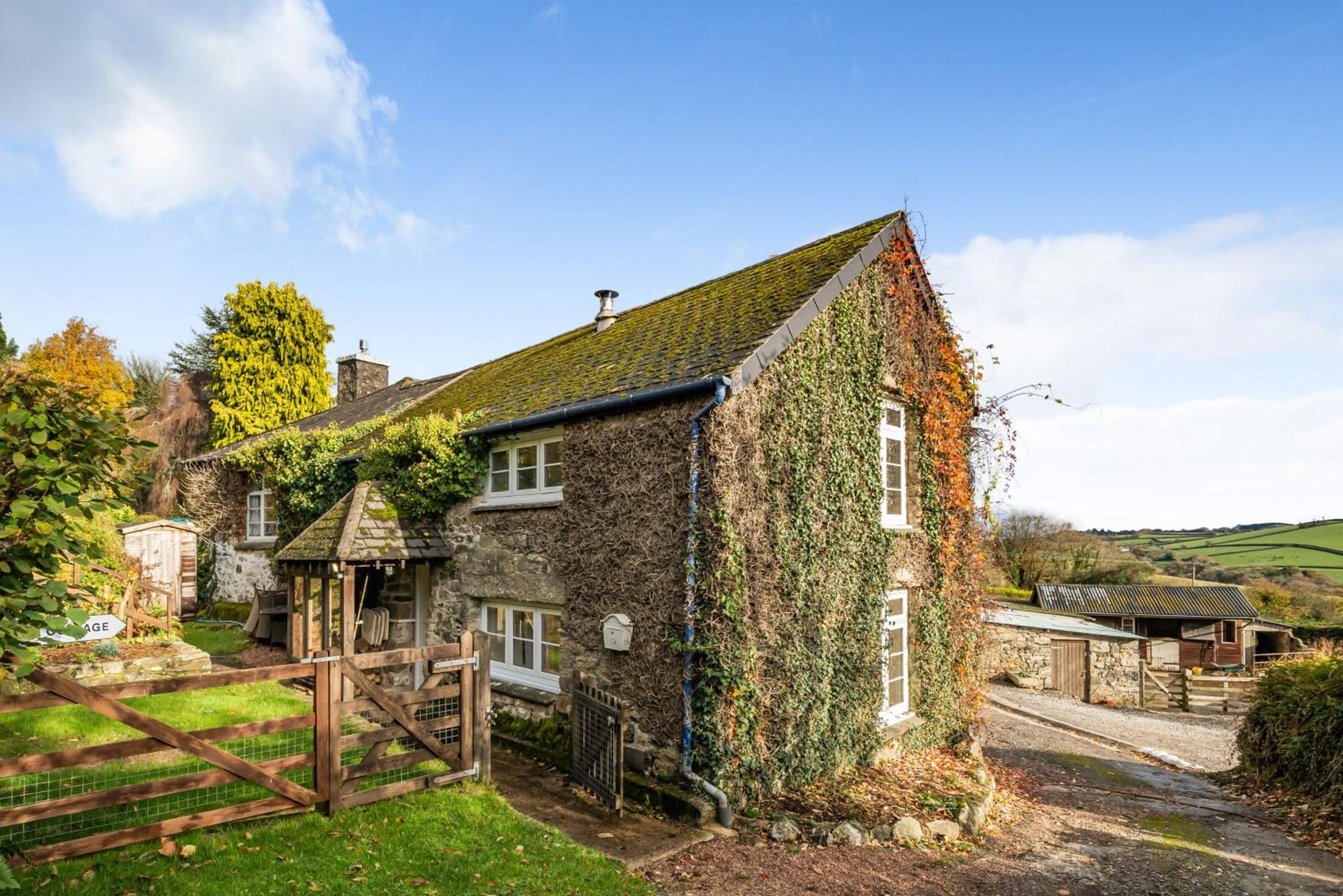 Ivy Cottage view 3