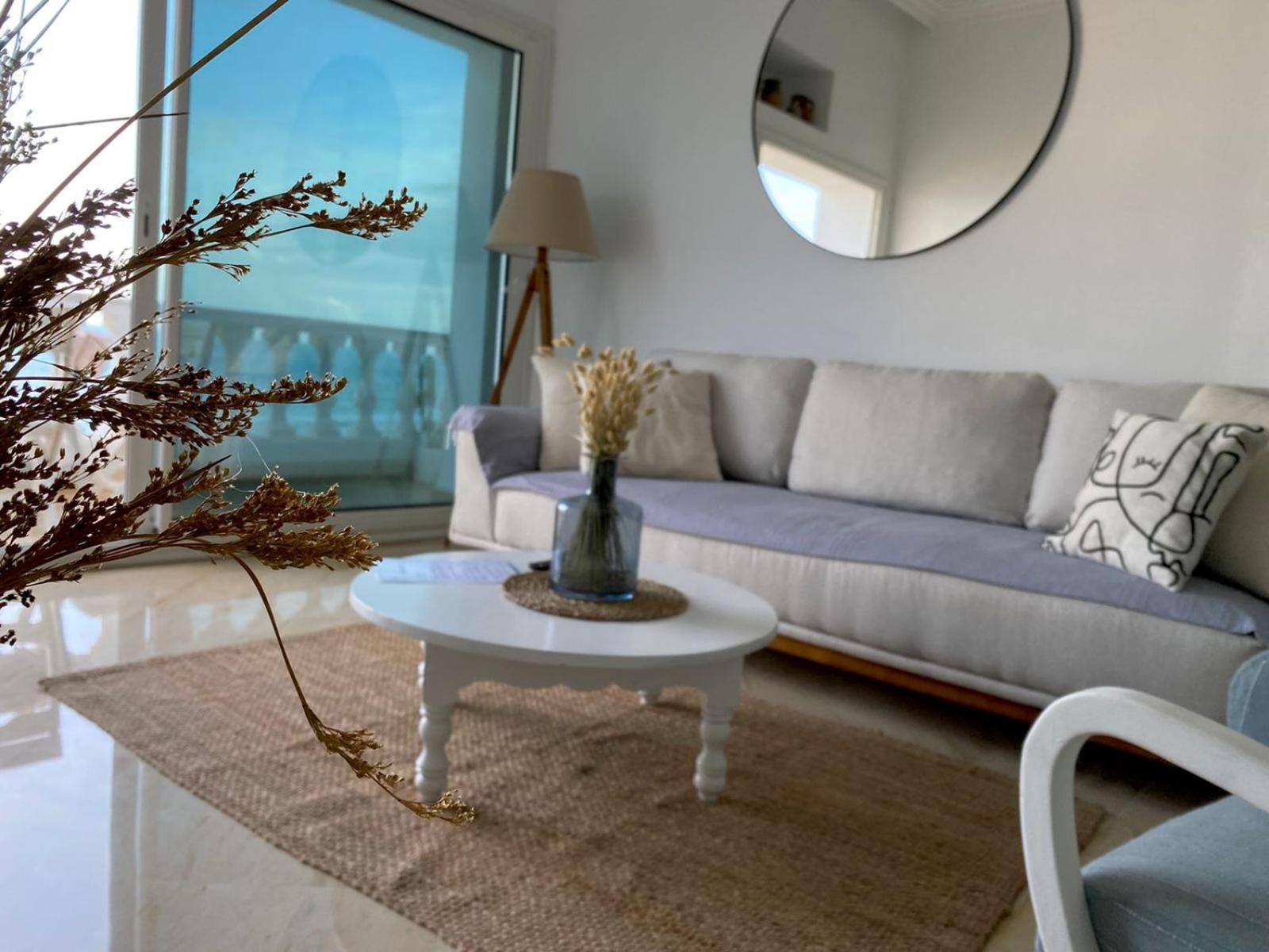 4 pieces avec balcon sur la mer view 4