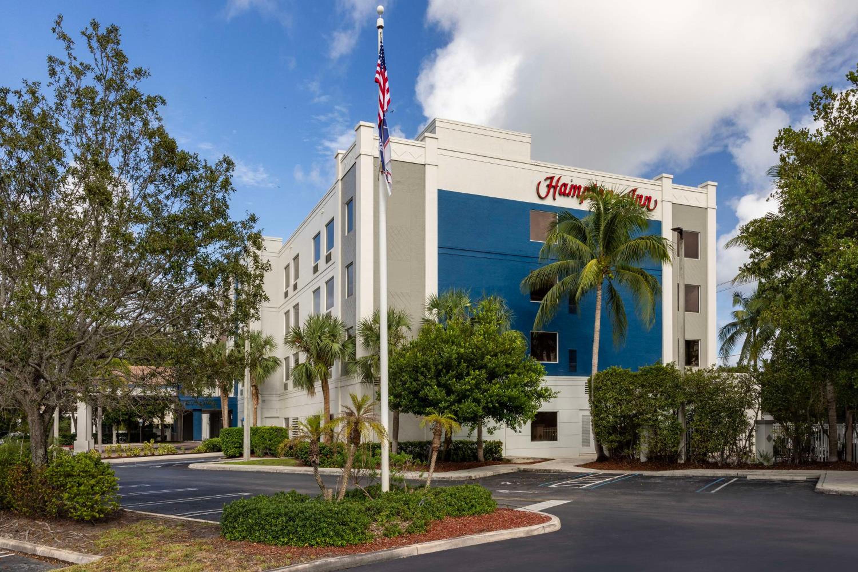Hotel Hampton Inn West Palm Beach Central Airport - Image 1