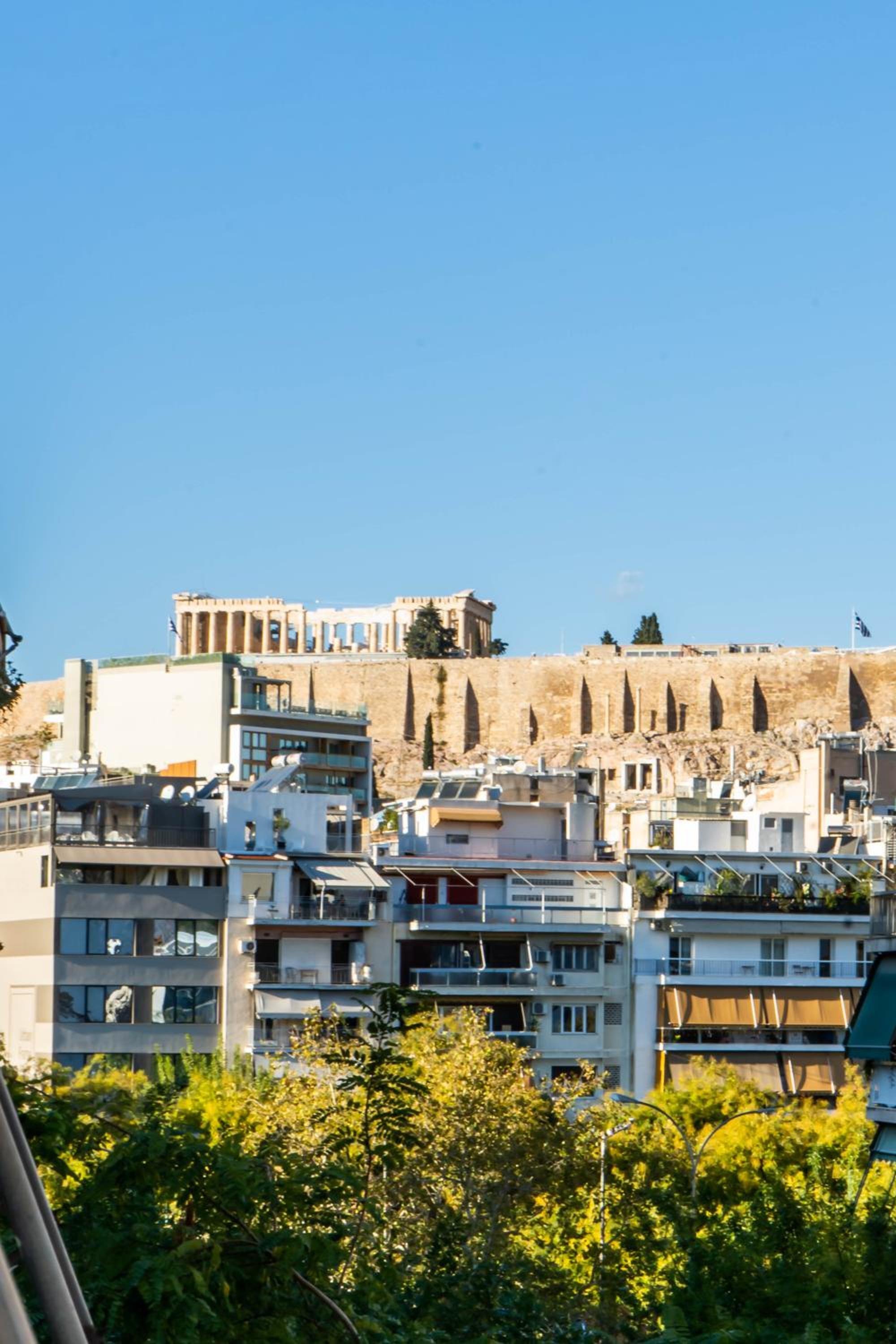 Acropolis View Apt, 8 min walk