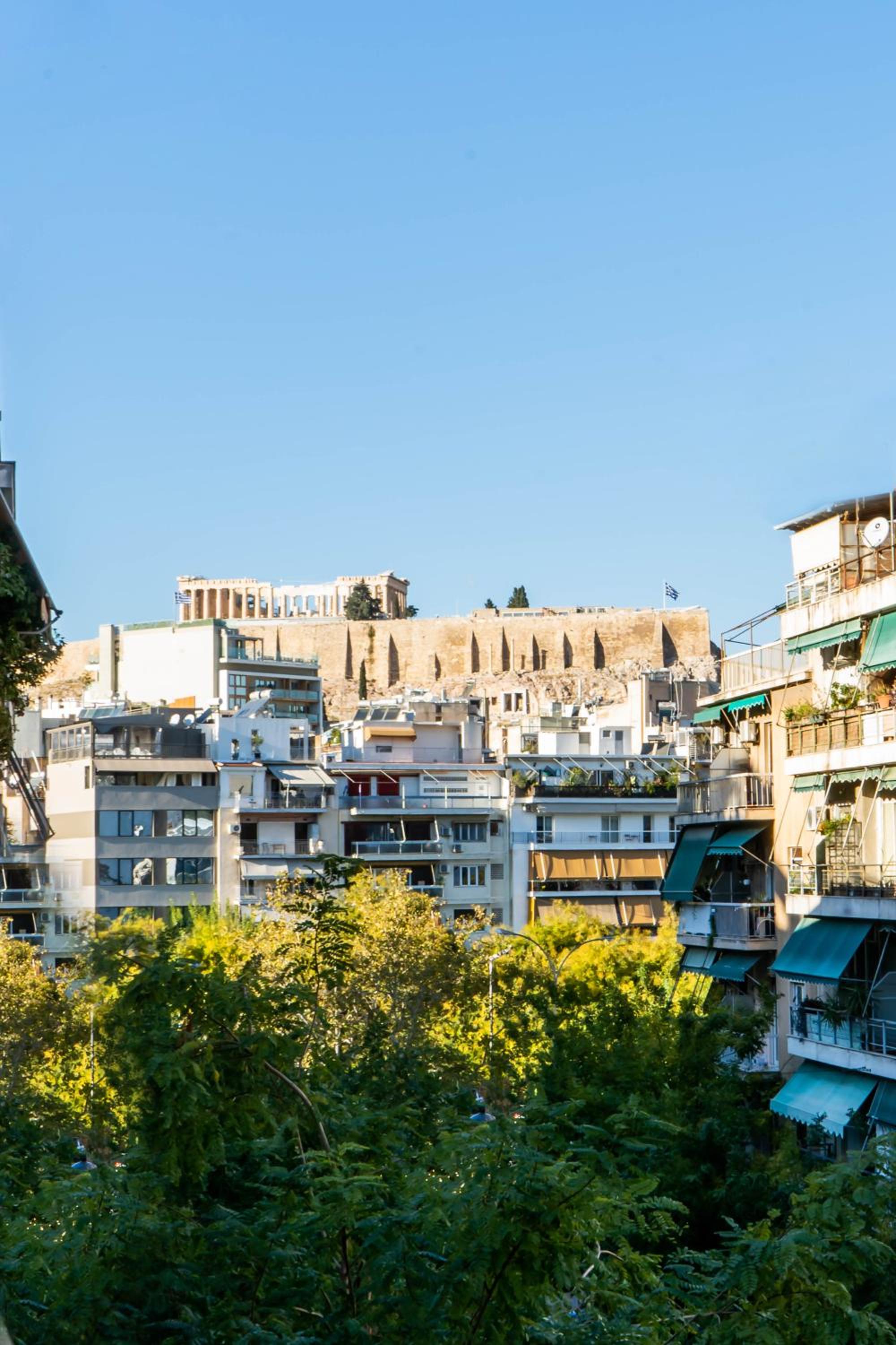 Acropolis View Apt, 8 min walk