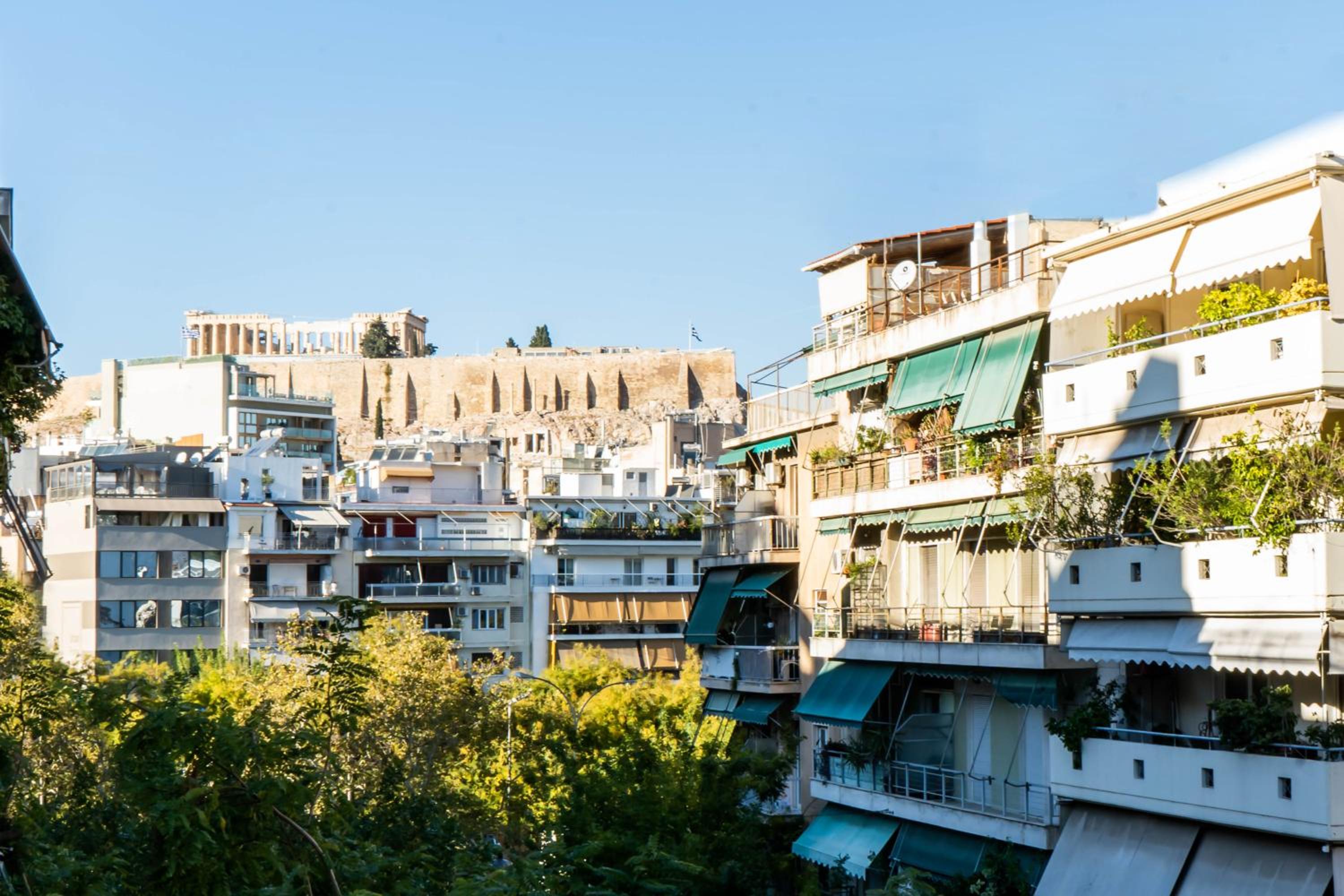 Acropolis View Apt, 8 min walk