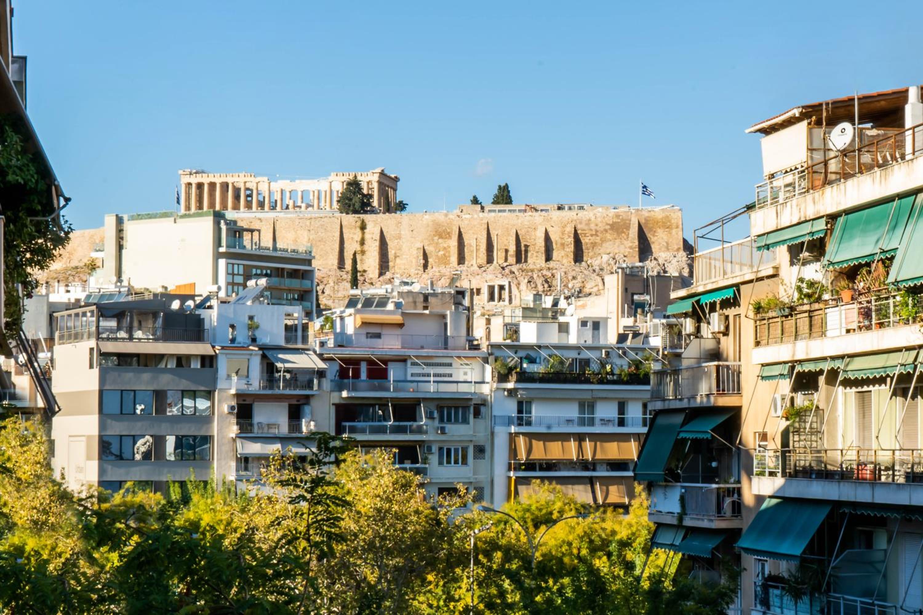 Acropolis View Apt, 8 min walk