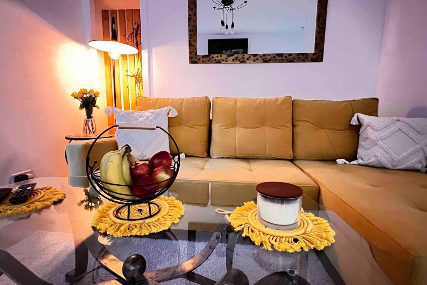 1-Bed Apartment Sleeps 2 -Free Parking -WiFi & Tv view 4