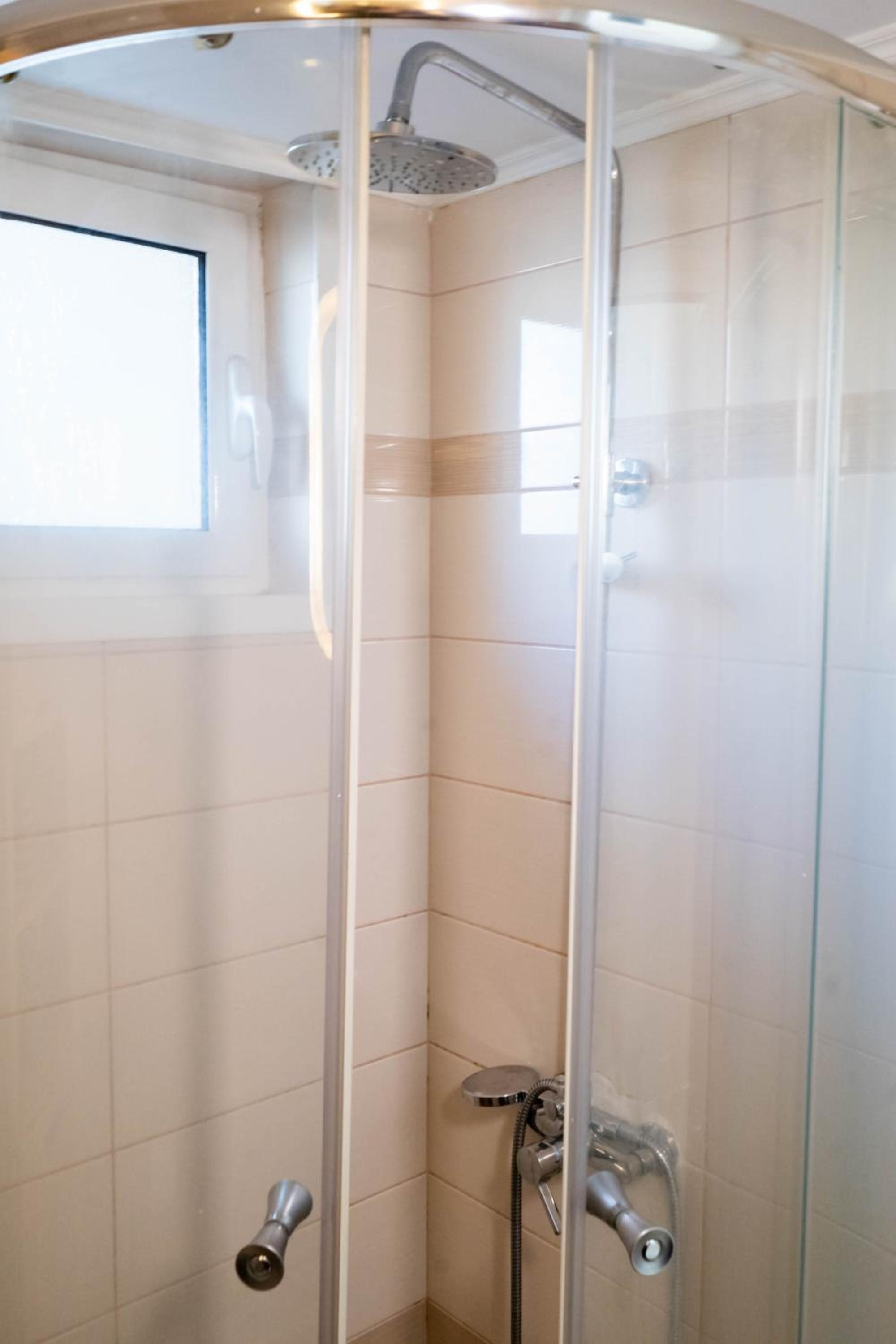 Acropolis View Apt, 8 min walk