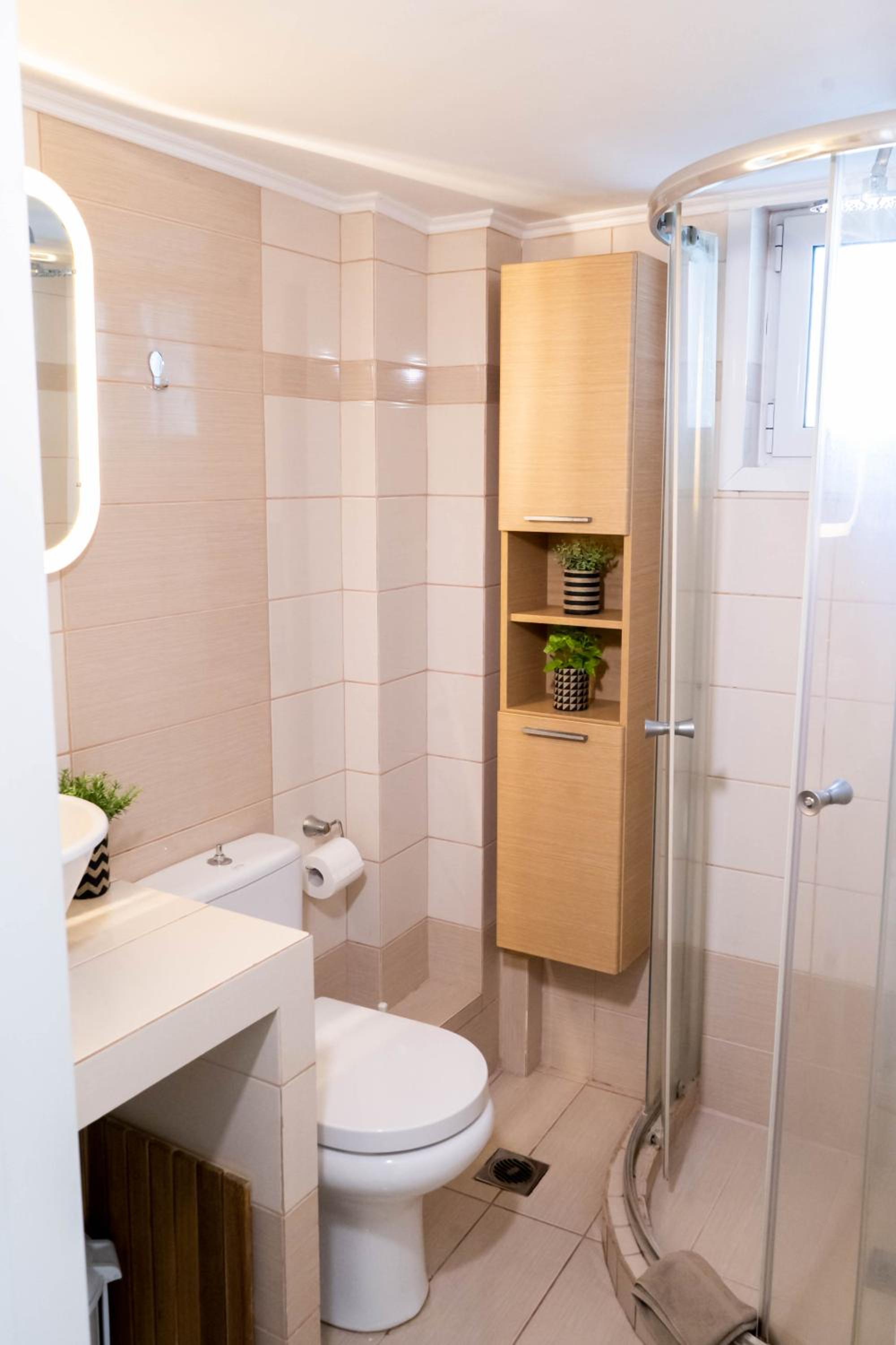 Acropolis View Apt, 8 min walk