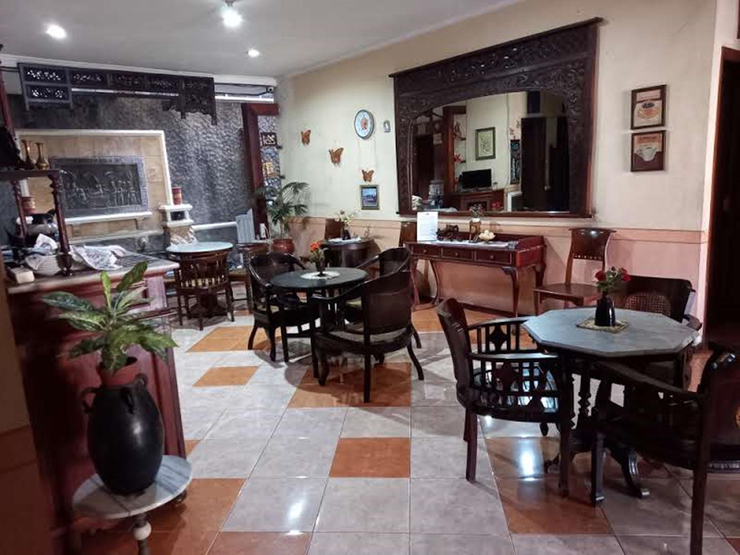 Kateza Homestay by Yurooms-ID view 2