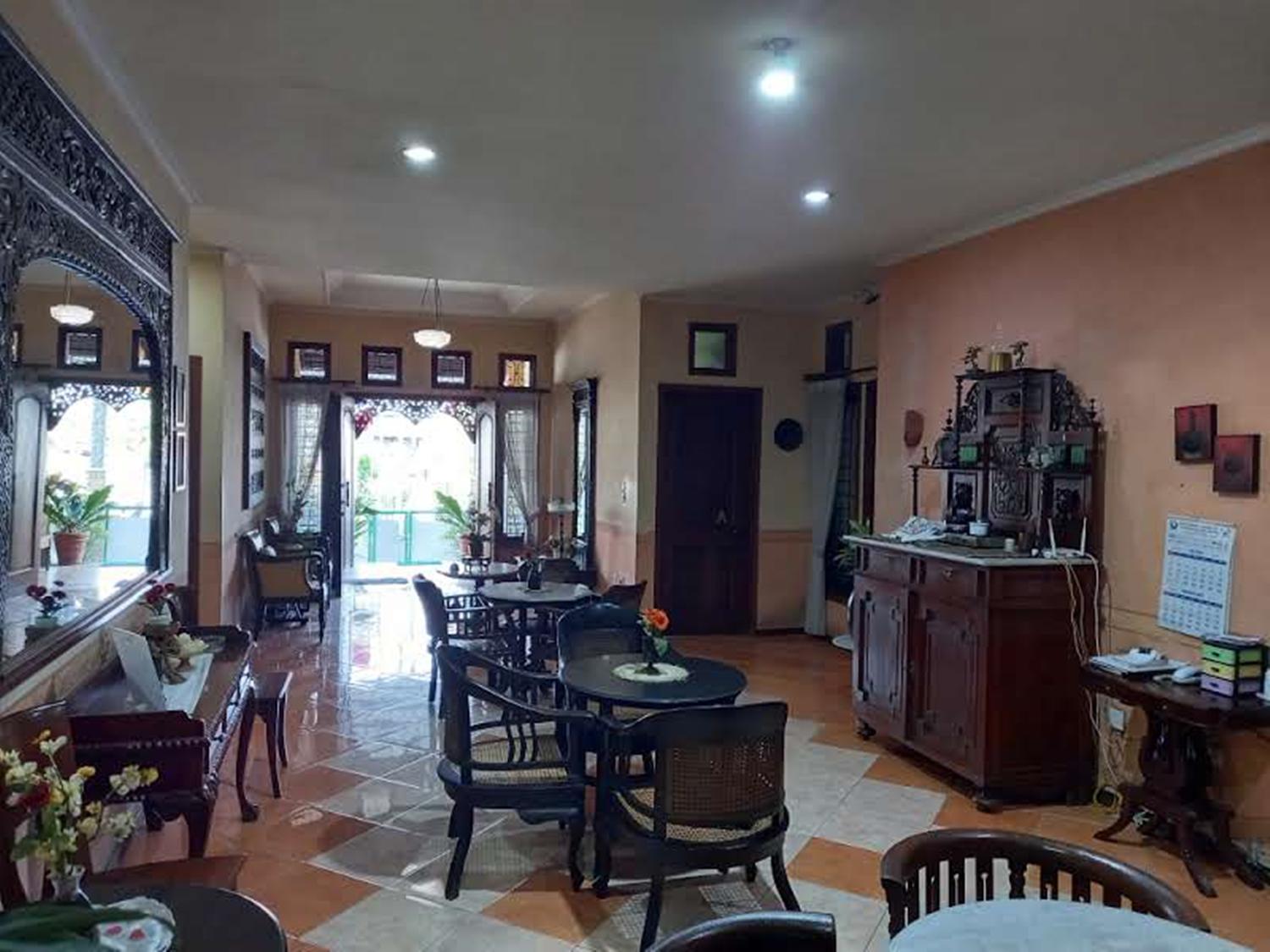 Kateza Homestay by Yurooms-ID view 3