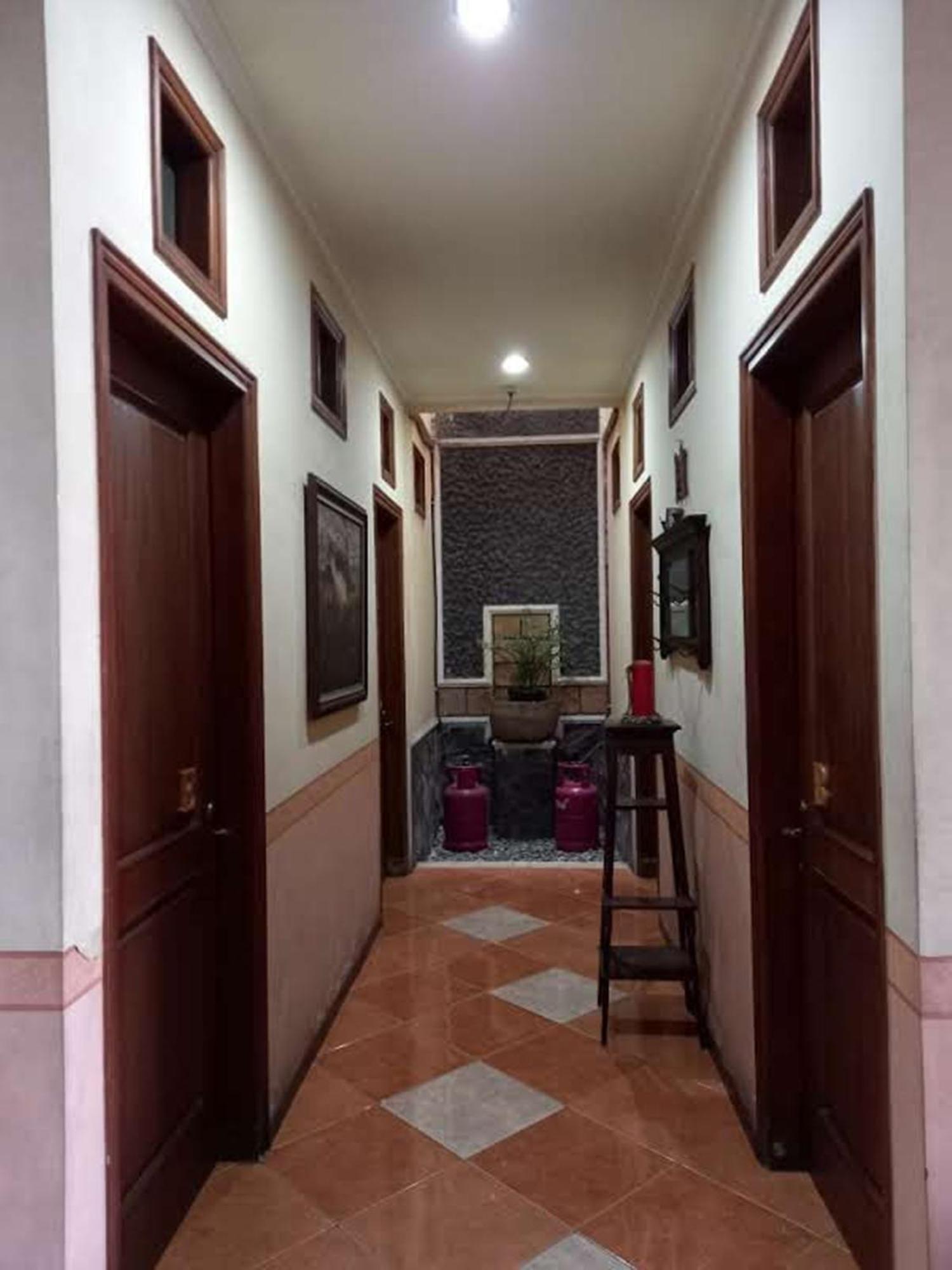 Kateza Homestay by Yurooms-ID view 4