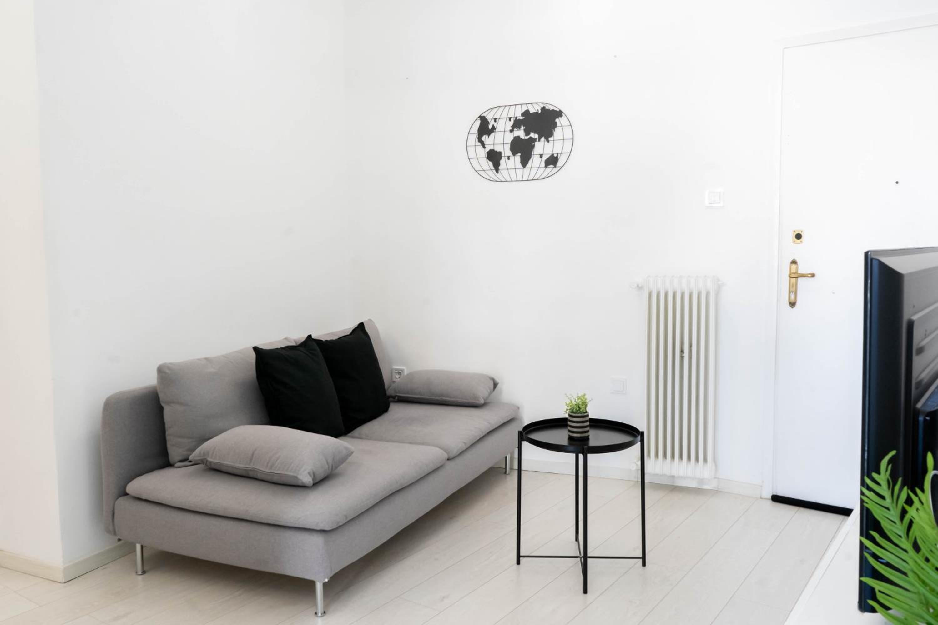 Acropolis View Apt, 8 min walk