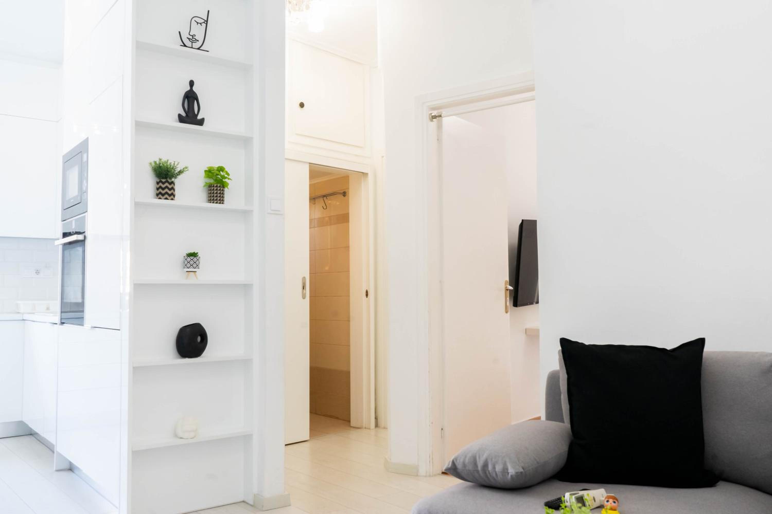 Acropolis View Apt, 8 min walk