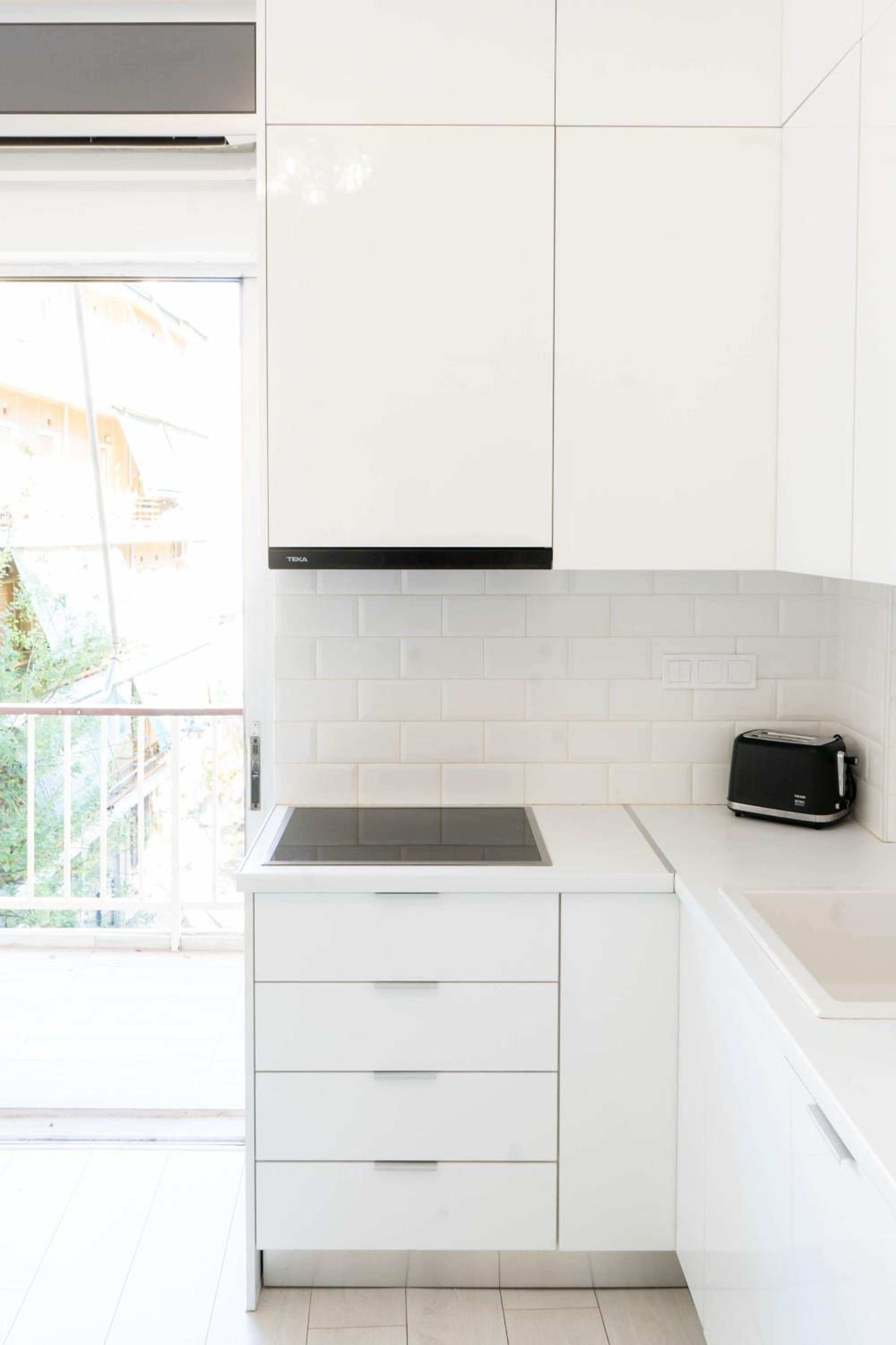 Acropolis View Apt, 8 min walk