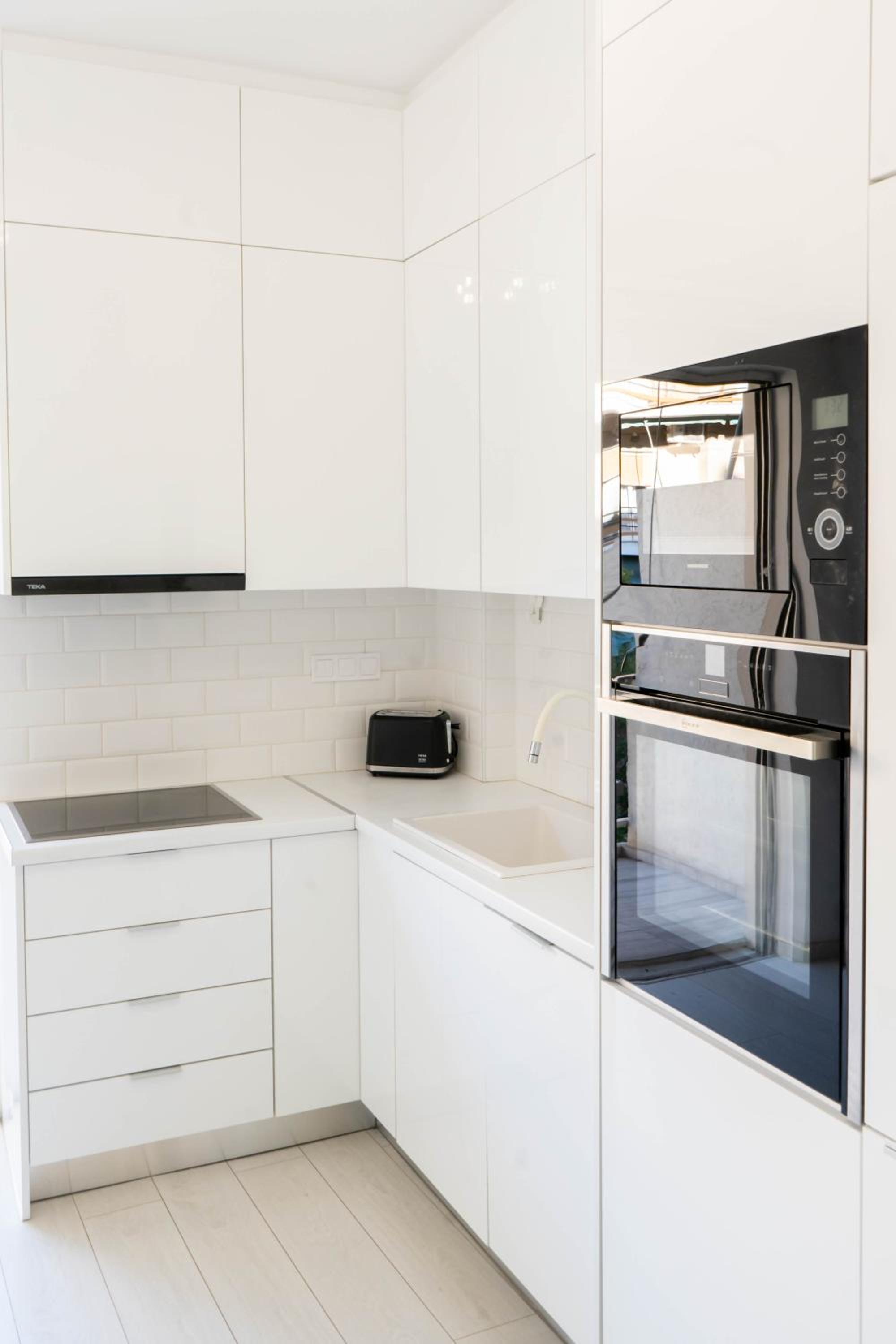 Acropolis View Apt, 8 min walk