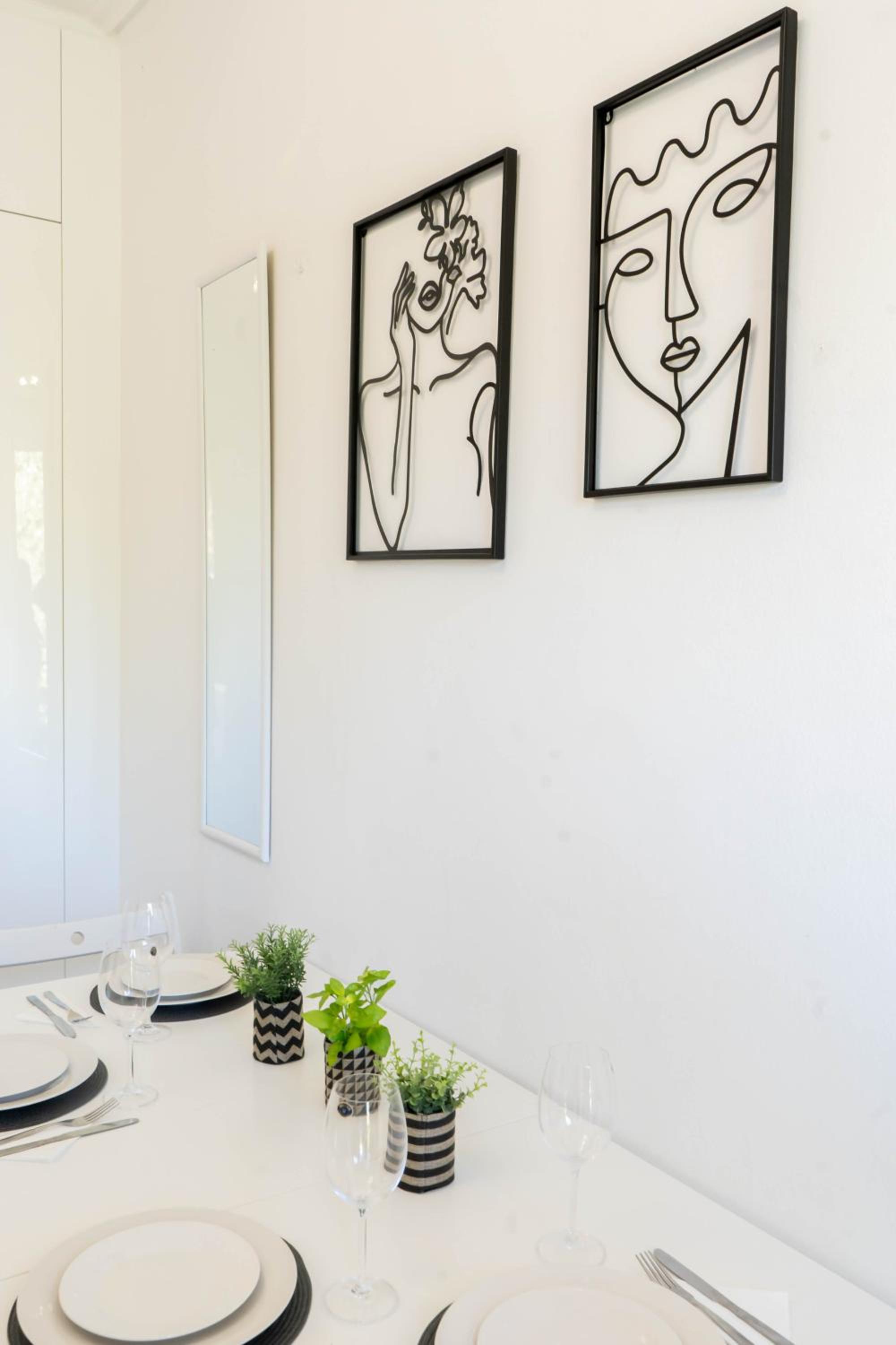 Acropolis View Apt, 8 min walk