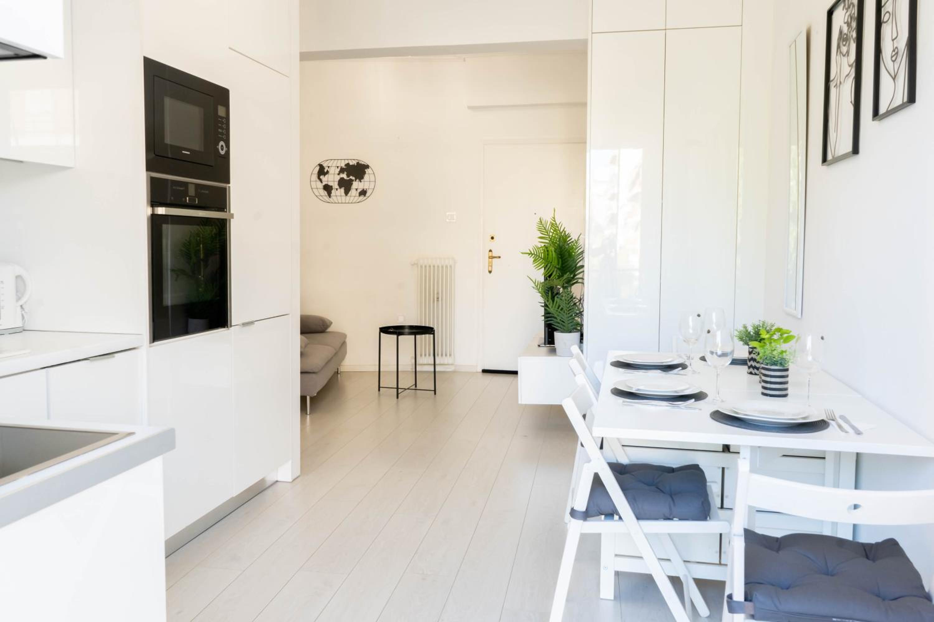 Acropolis View Apt, 8 min walk