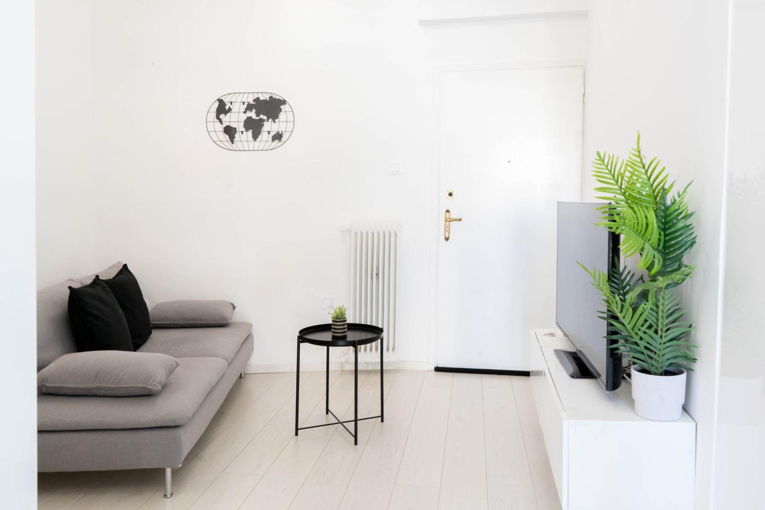 Acropolis View Apt, 8 min walk