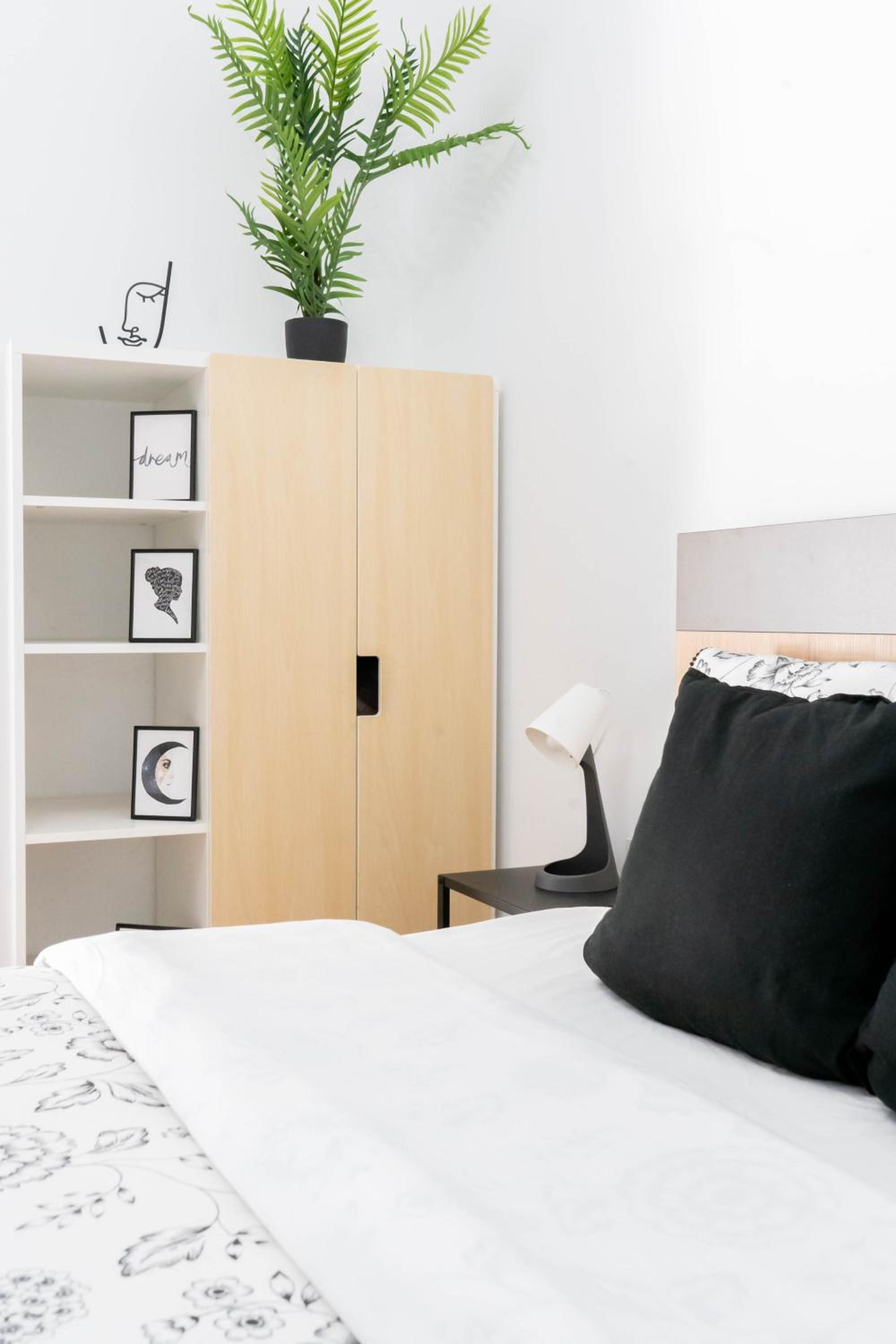 Acropolis View Apt, 8 min walk
