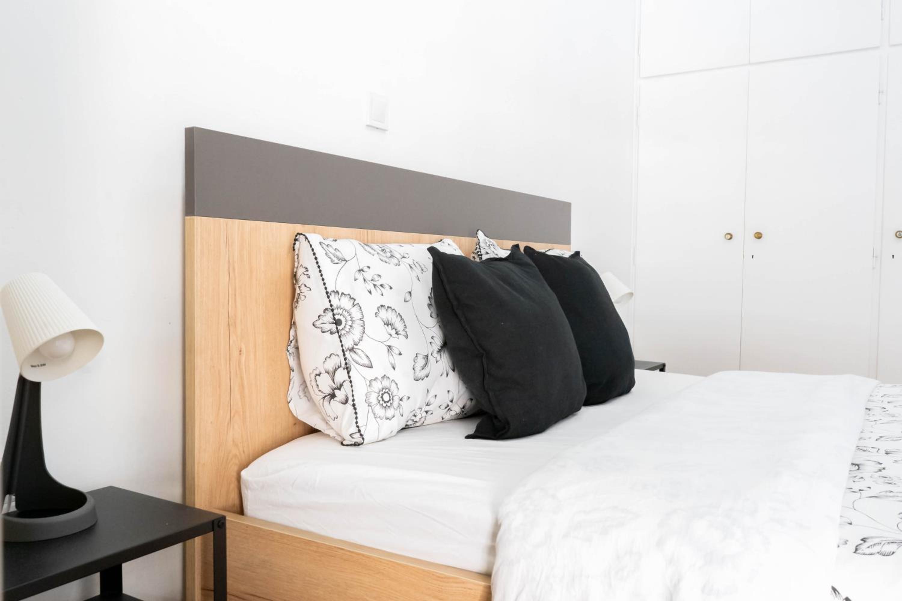 Acropolis View Apt, 8 min walk