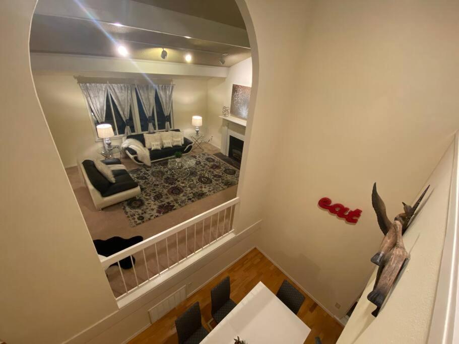 BV1-CASTLE VILLA-Great location, huge yard view 4