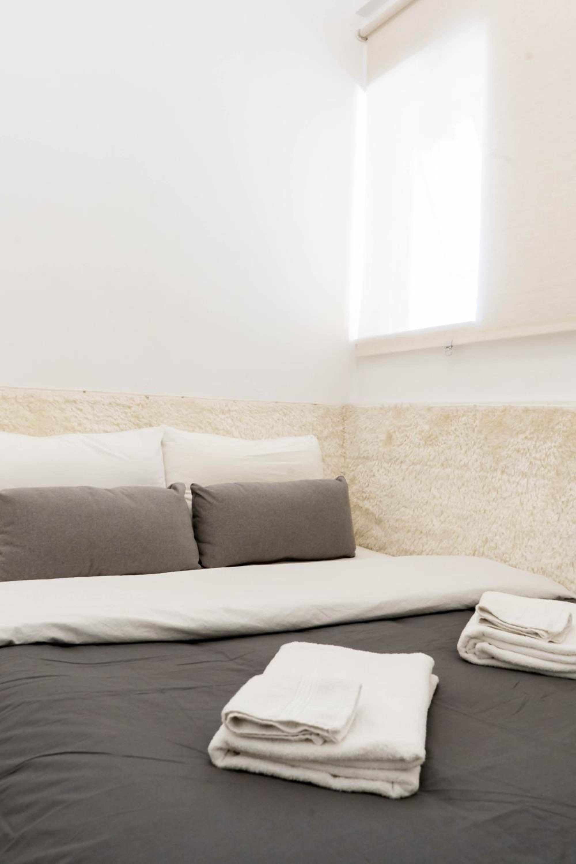 Acropolis View Apt, 8 min walk